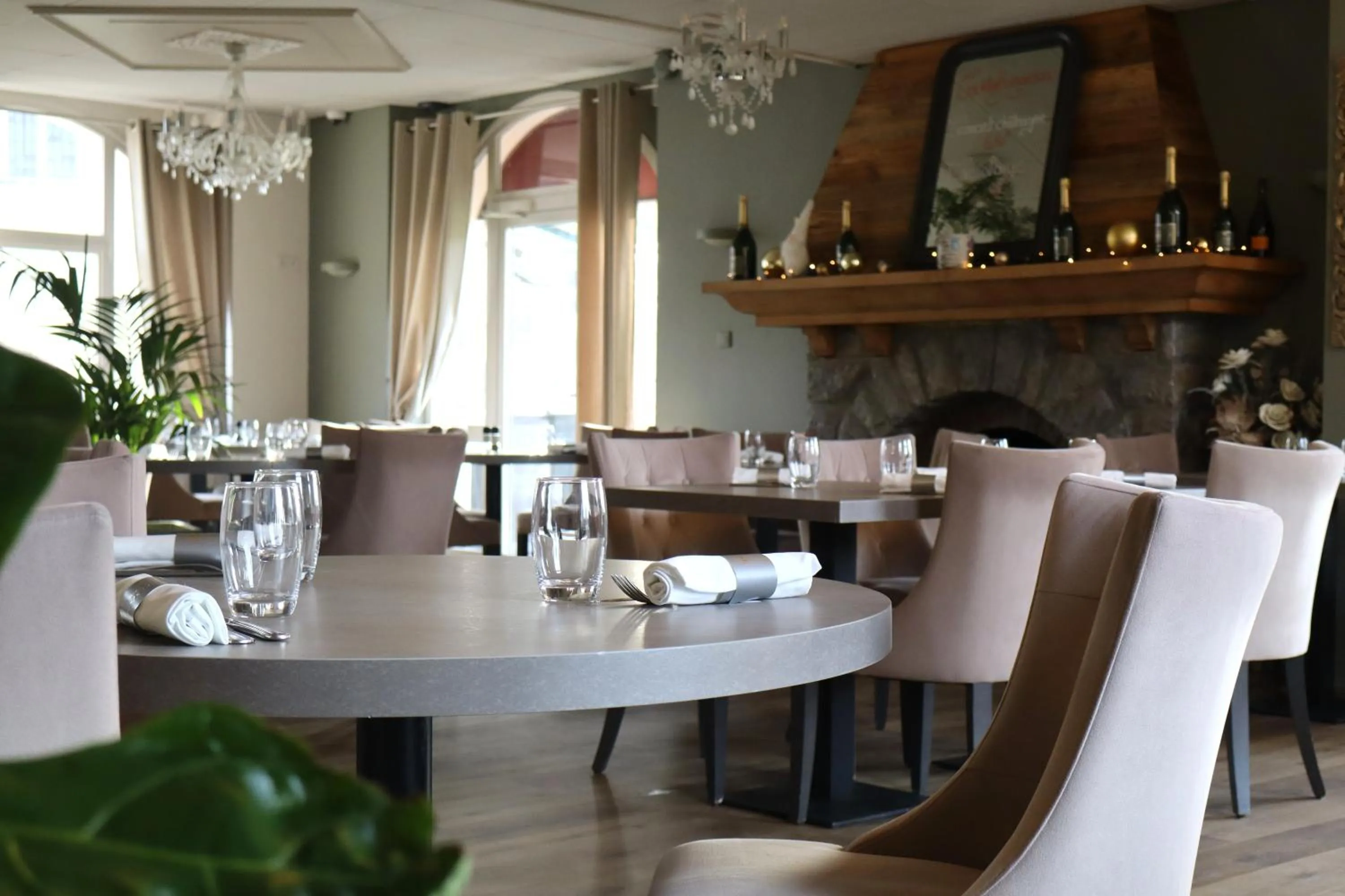 Restaurant/places to eat in Hôtel Le Vouglans - Restaurant La Valouse