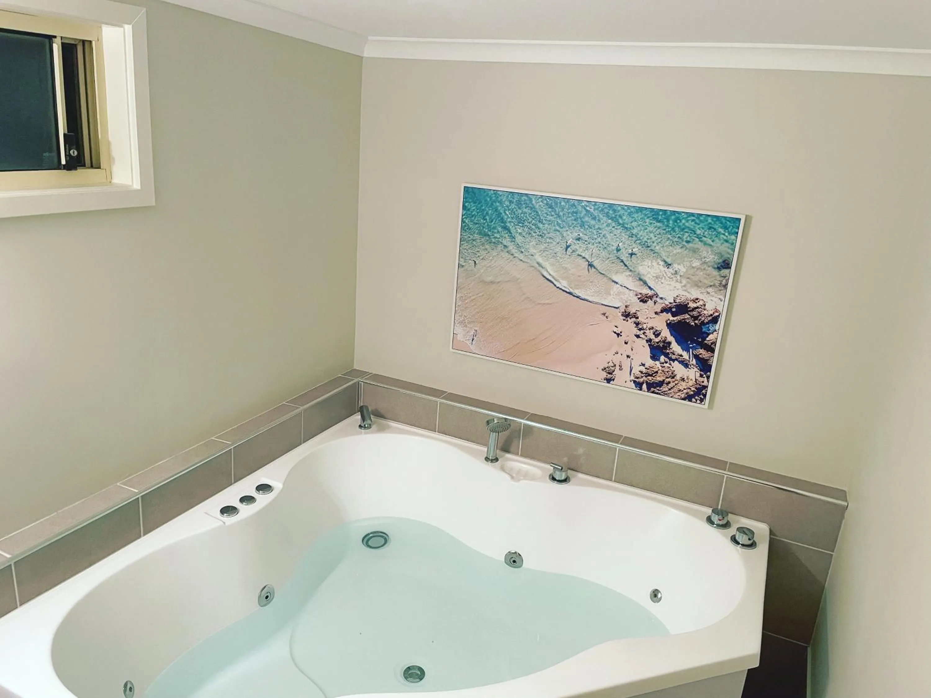 Churchill's B&B twin spa getaway Studio