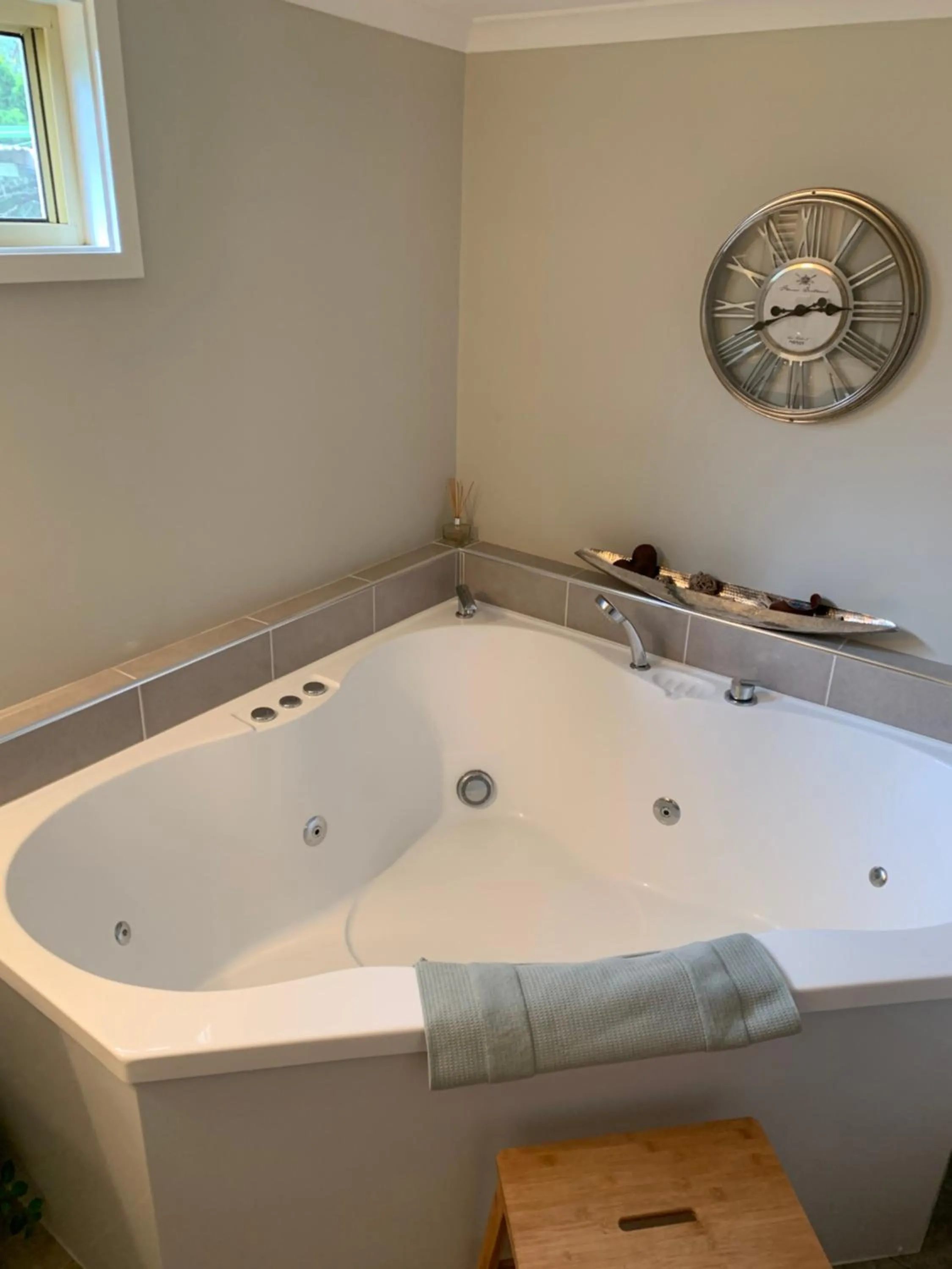 Churchill's B&B twin spa getaway Studio