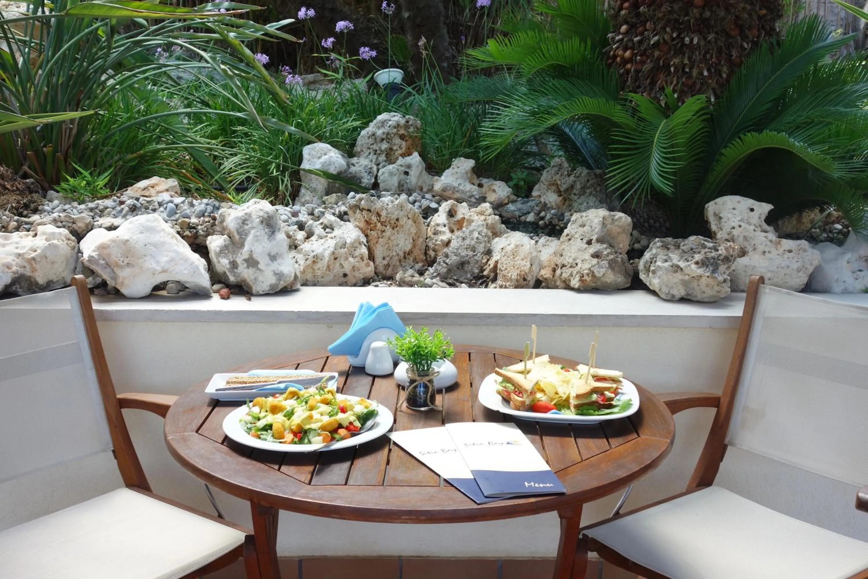 Restaurant/places to eat in Sitia Bay