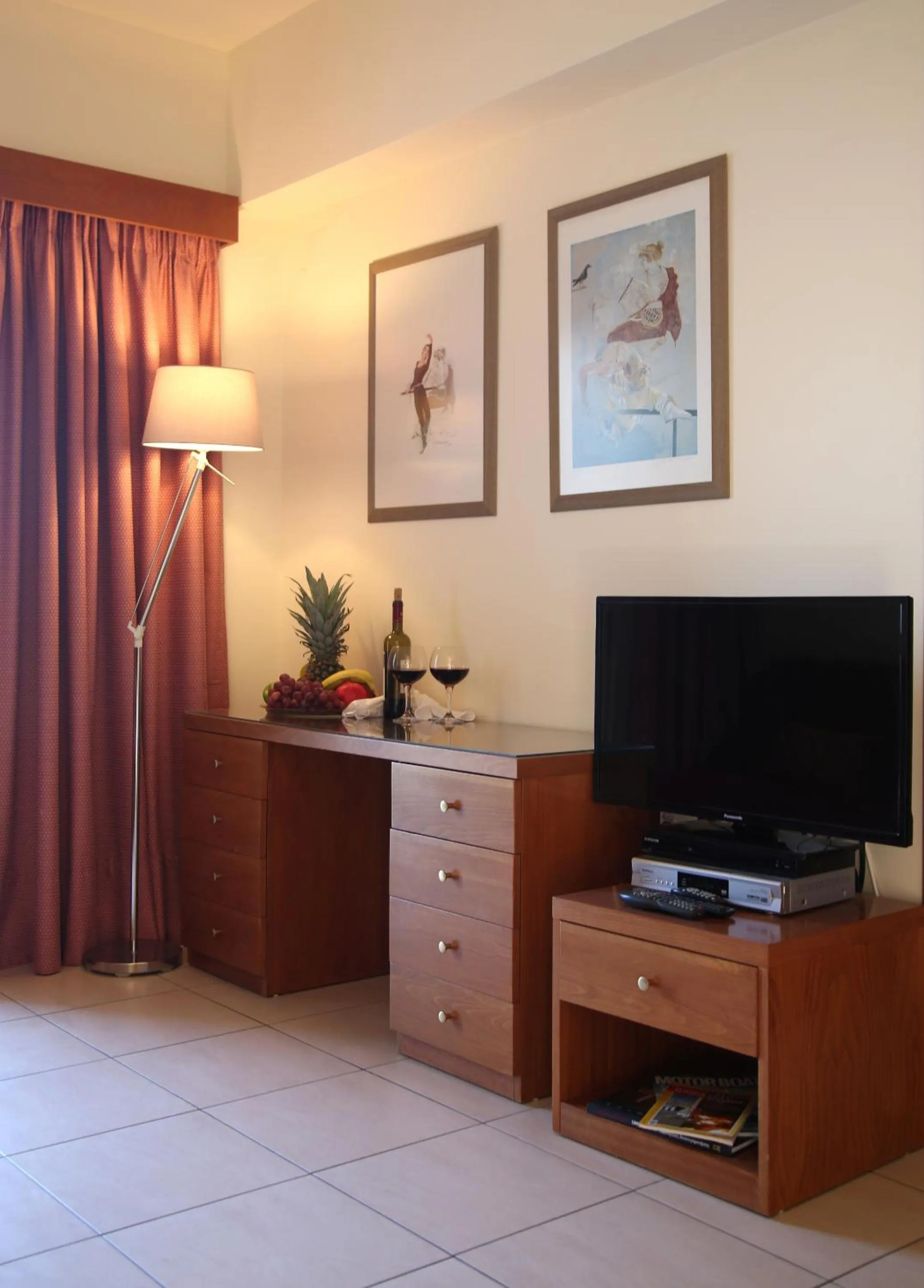 TV and multimedia in Sitia Bay