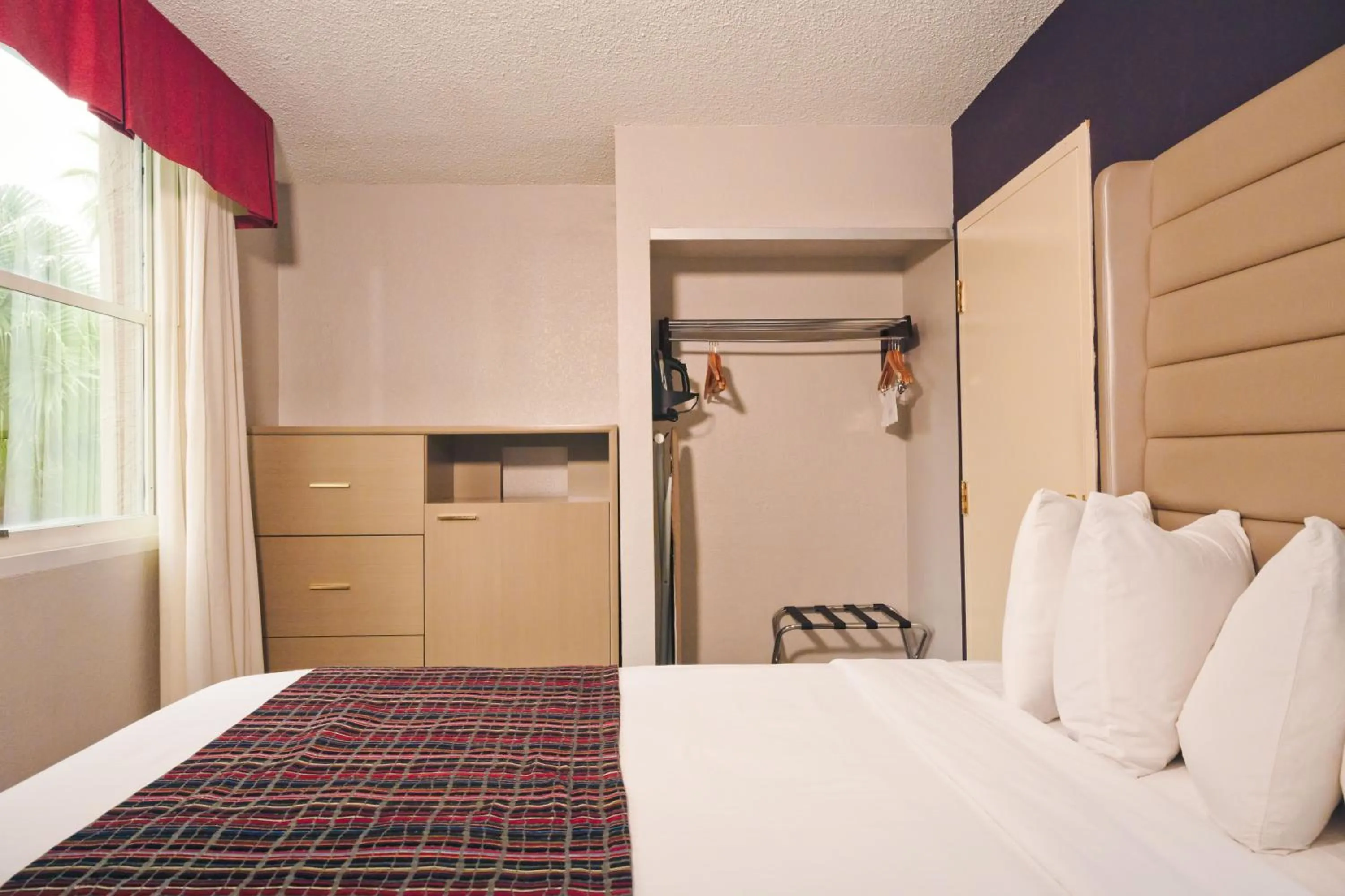 Bedroom, Bed in The Palms Inn & Suites Miami, Kendall, FL