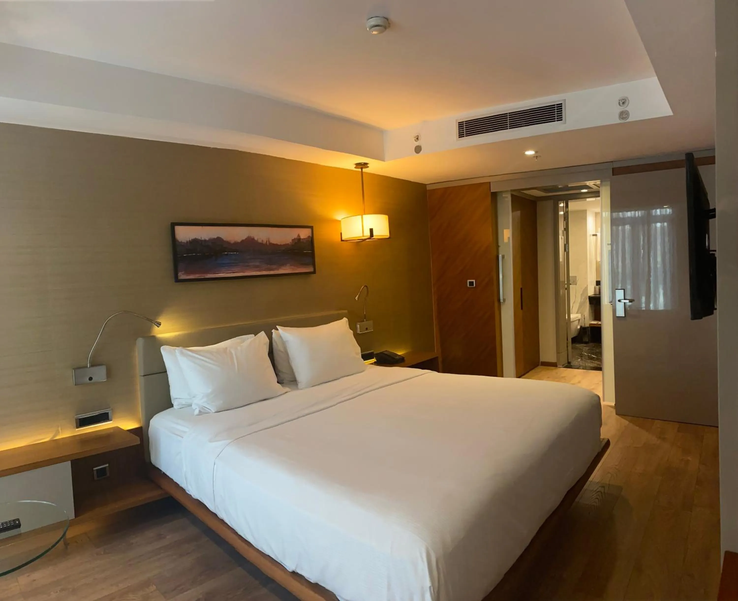 Bedroom, Bed in DoubleTree By Hilton Istanbul - Old Town