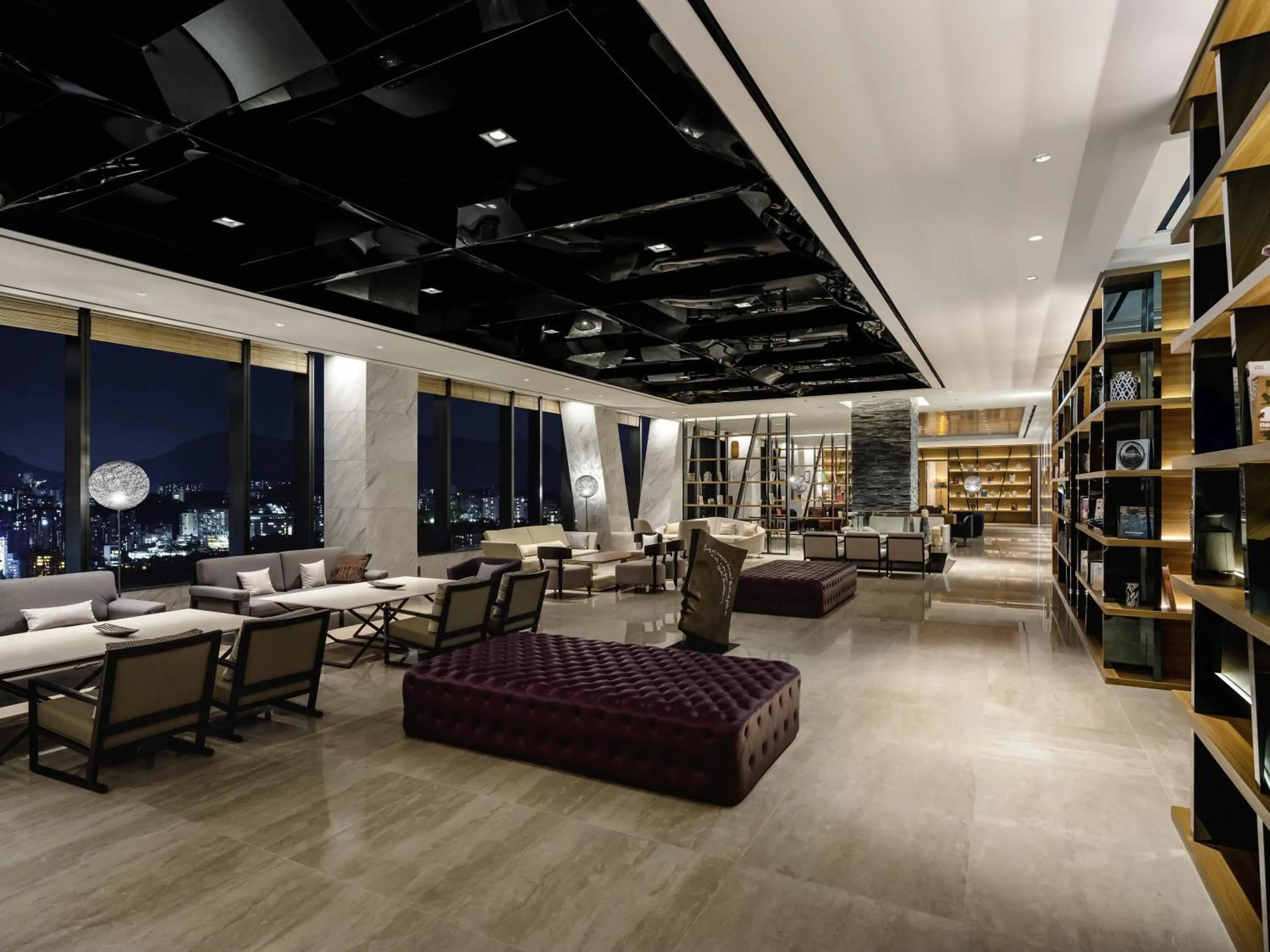 Lounge or bar in Novotel Suites Ambassador Seoul Yongsan