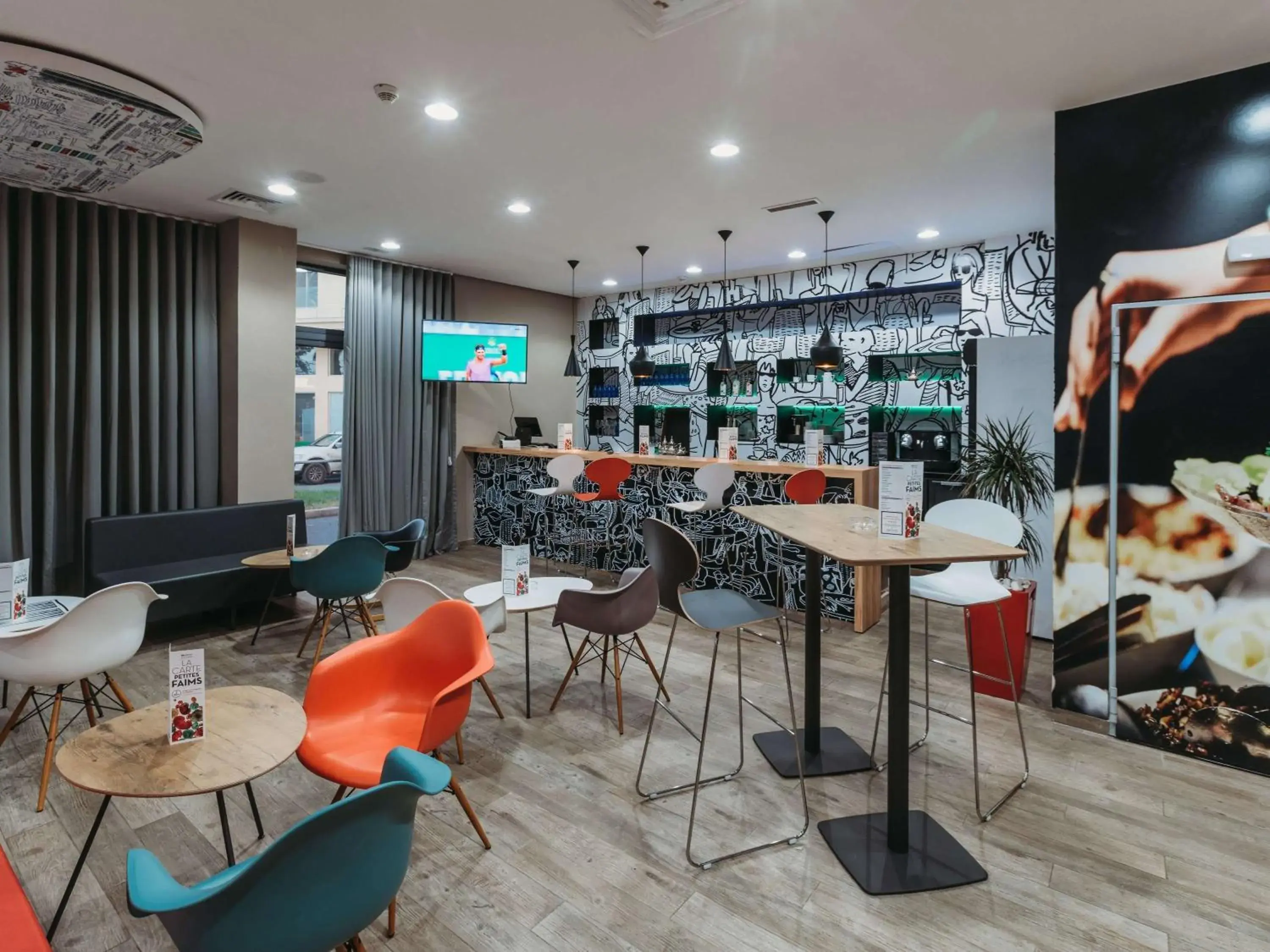 Lounge or bar in Ibis Mohammedia Lounge or bar in Ibis Mohammedia