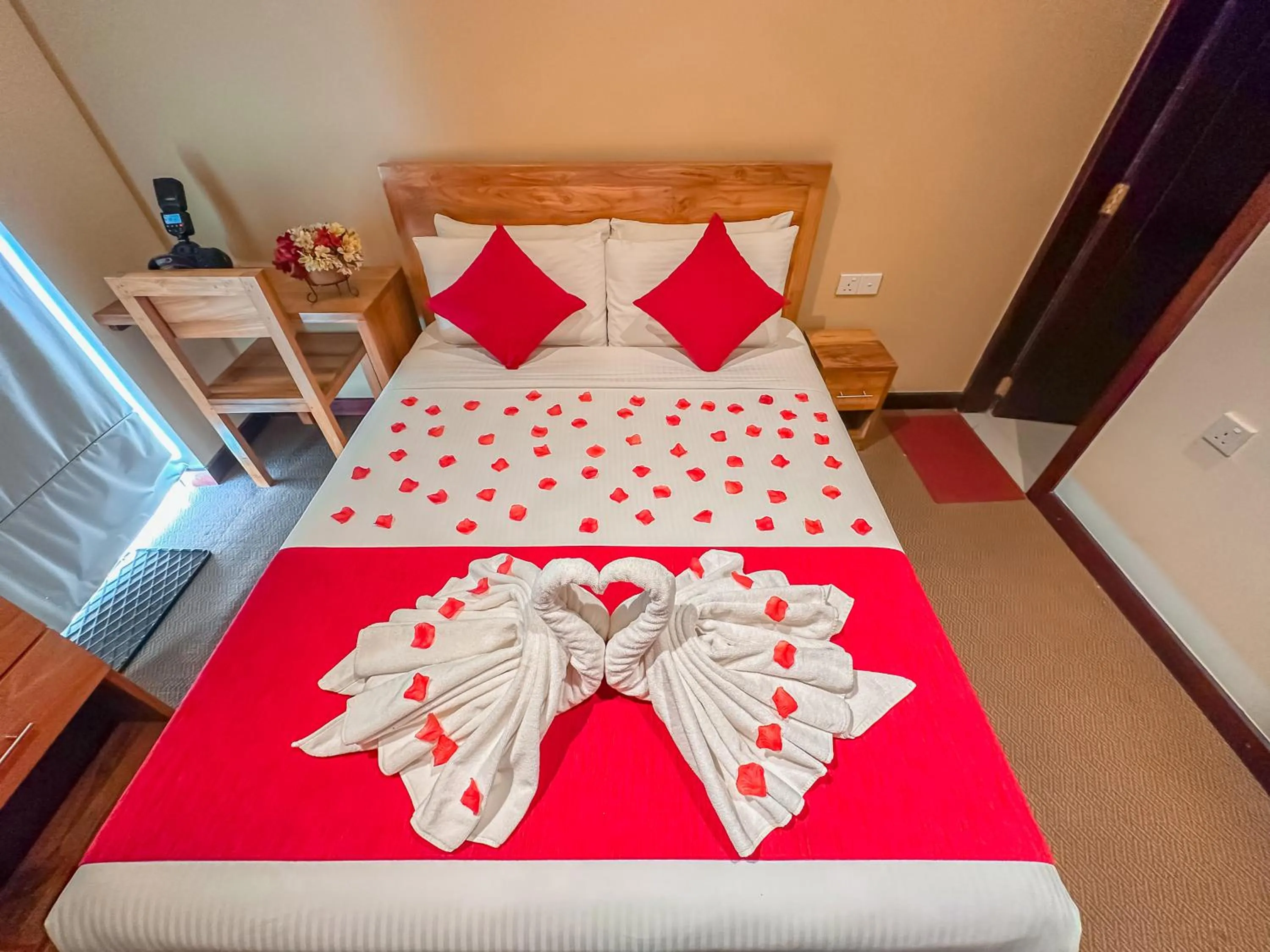 Bed in Emirates Luxury Apartments (Glen Fall Residencies)