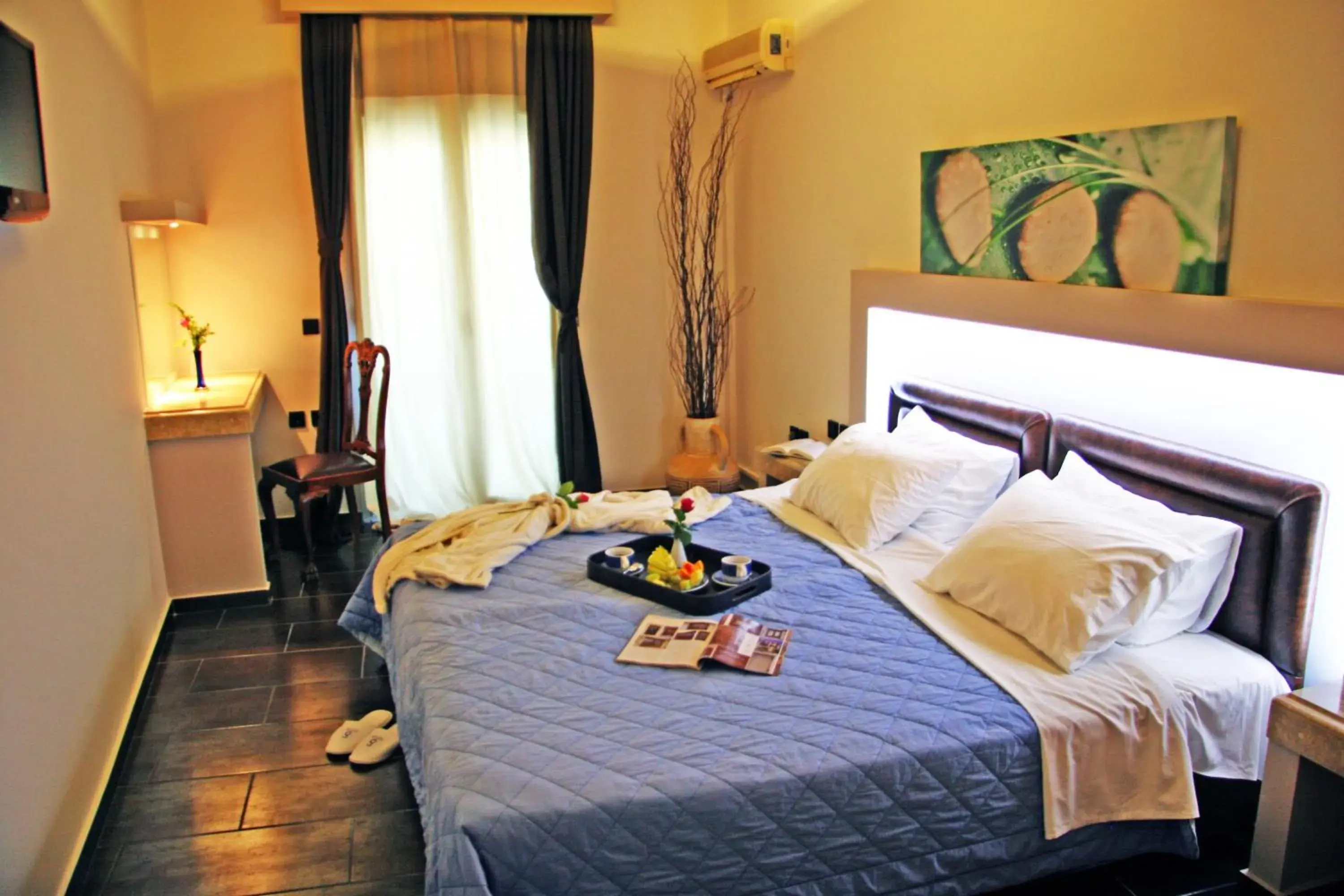 Property building, Bed in Samos Bay Hotel by Gagou Beach Property building, Bed in Samos Bay Hotel by Gagou Beach