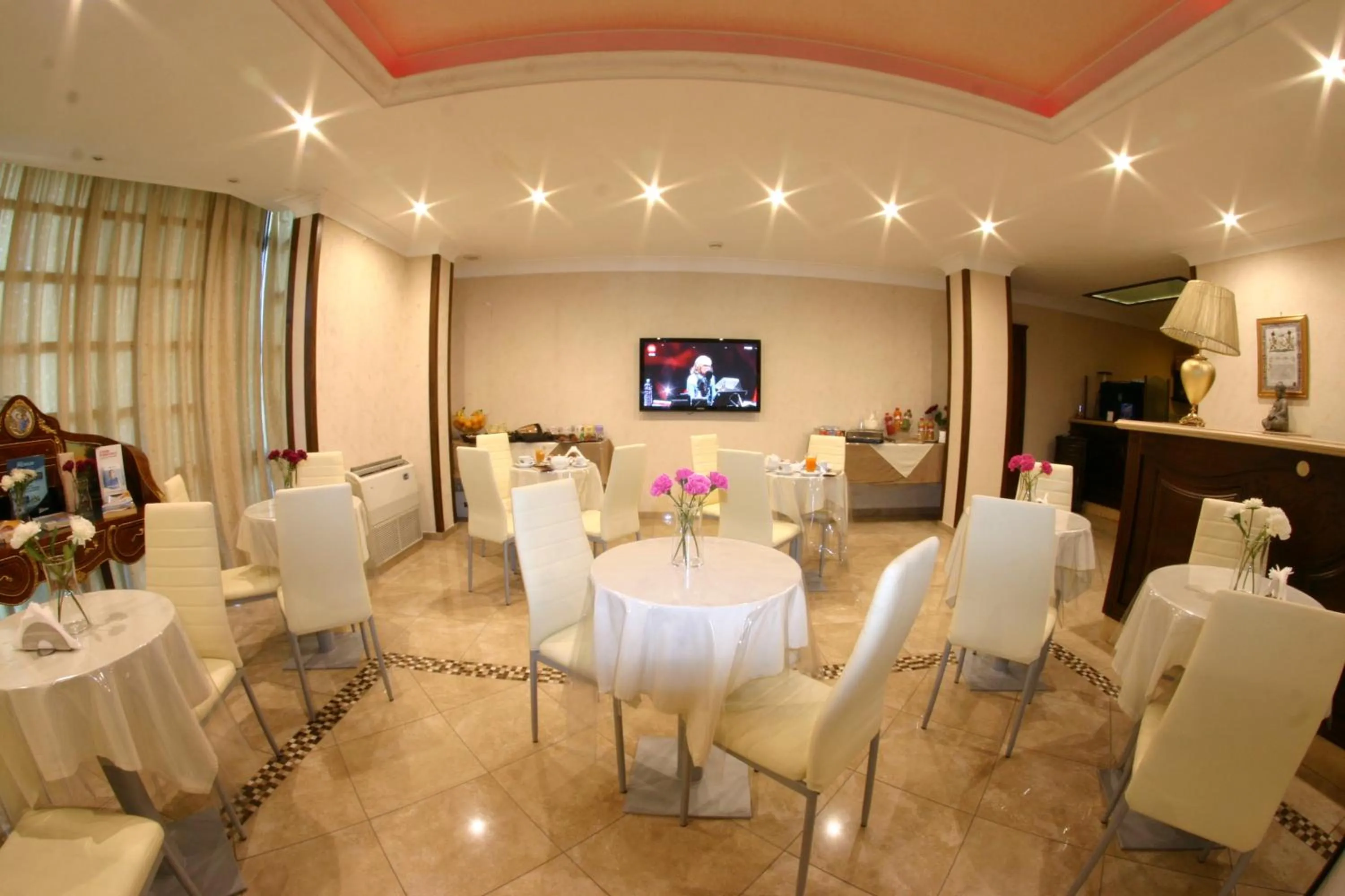 Breakfast in Hotel Chic