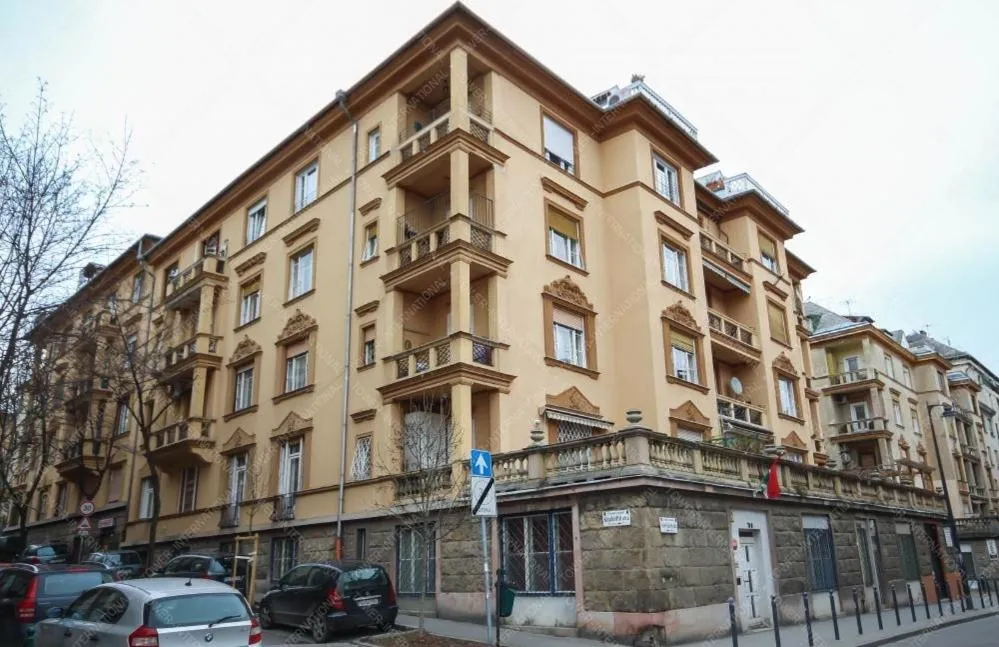 Facade/entrance in Keleti Károly apartmant