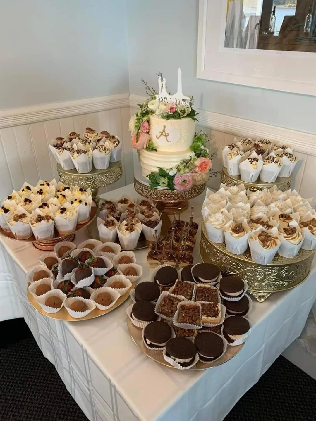 Food and drinks in East Wind Inn & Suites