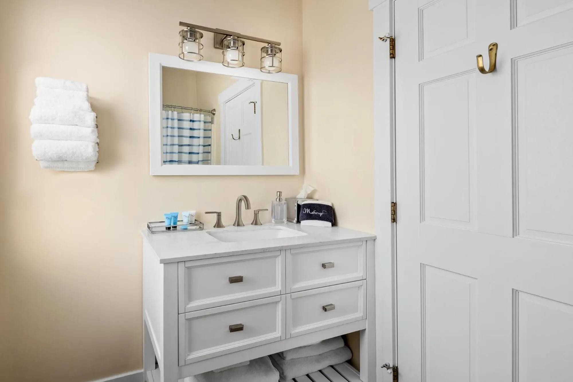 Bathroom in East Wind Inn & Suites