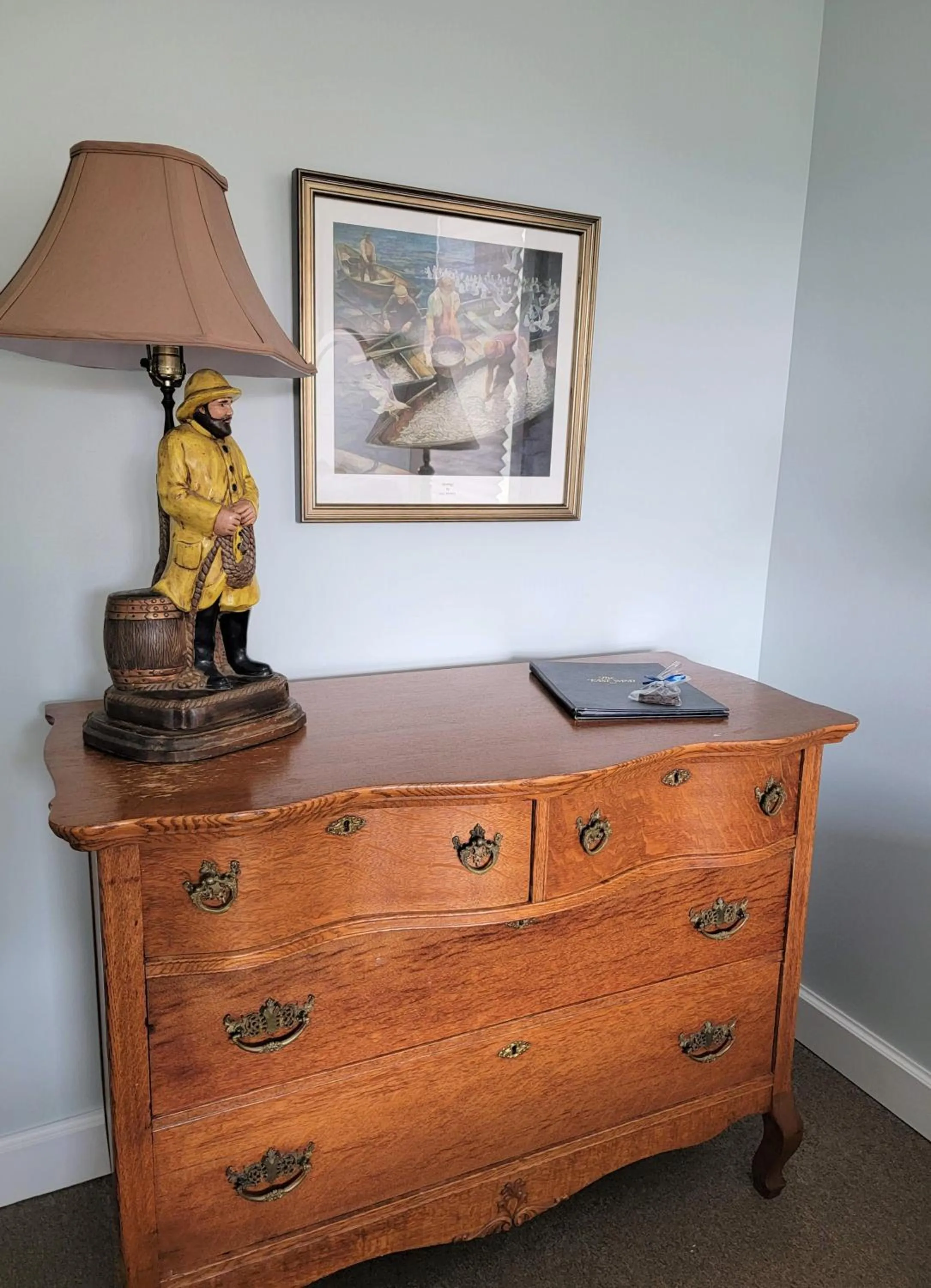 Bedroom in East Wind Inn & Suites
