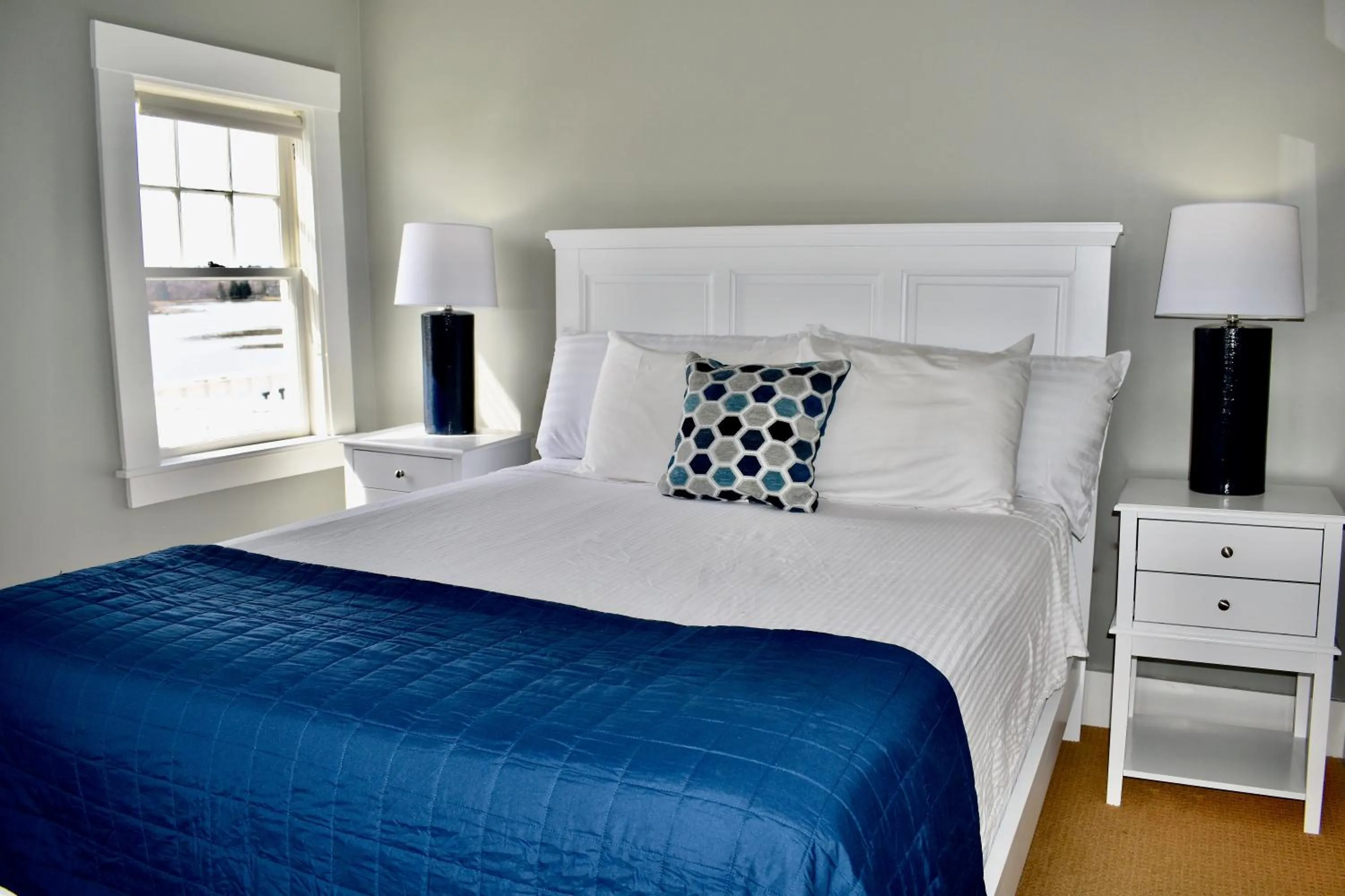 Bed in East Wind Inn & Suites