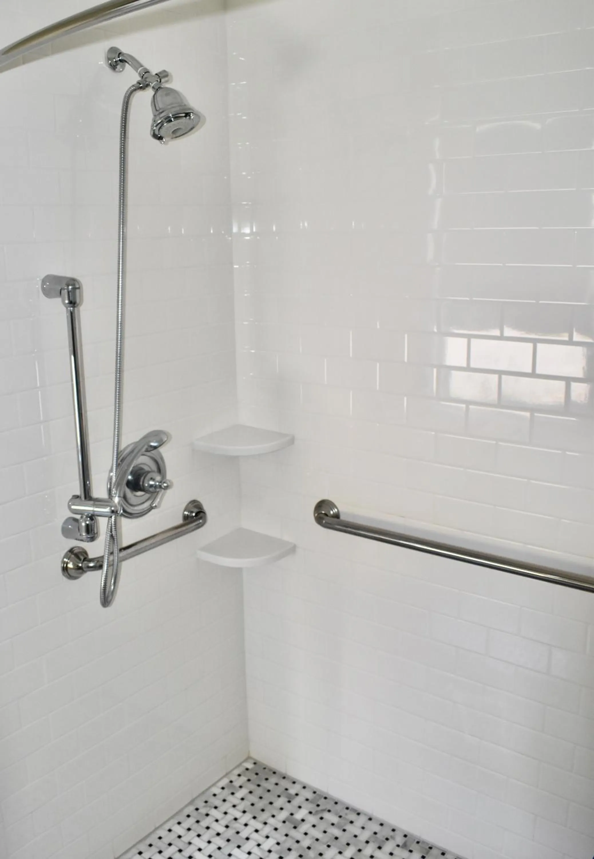 Shower in East Wind Inn & Suites