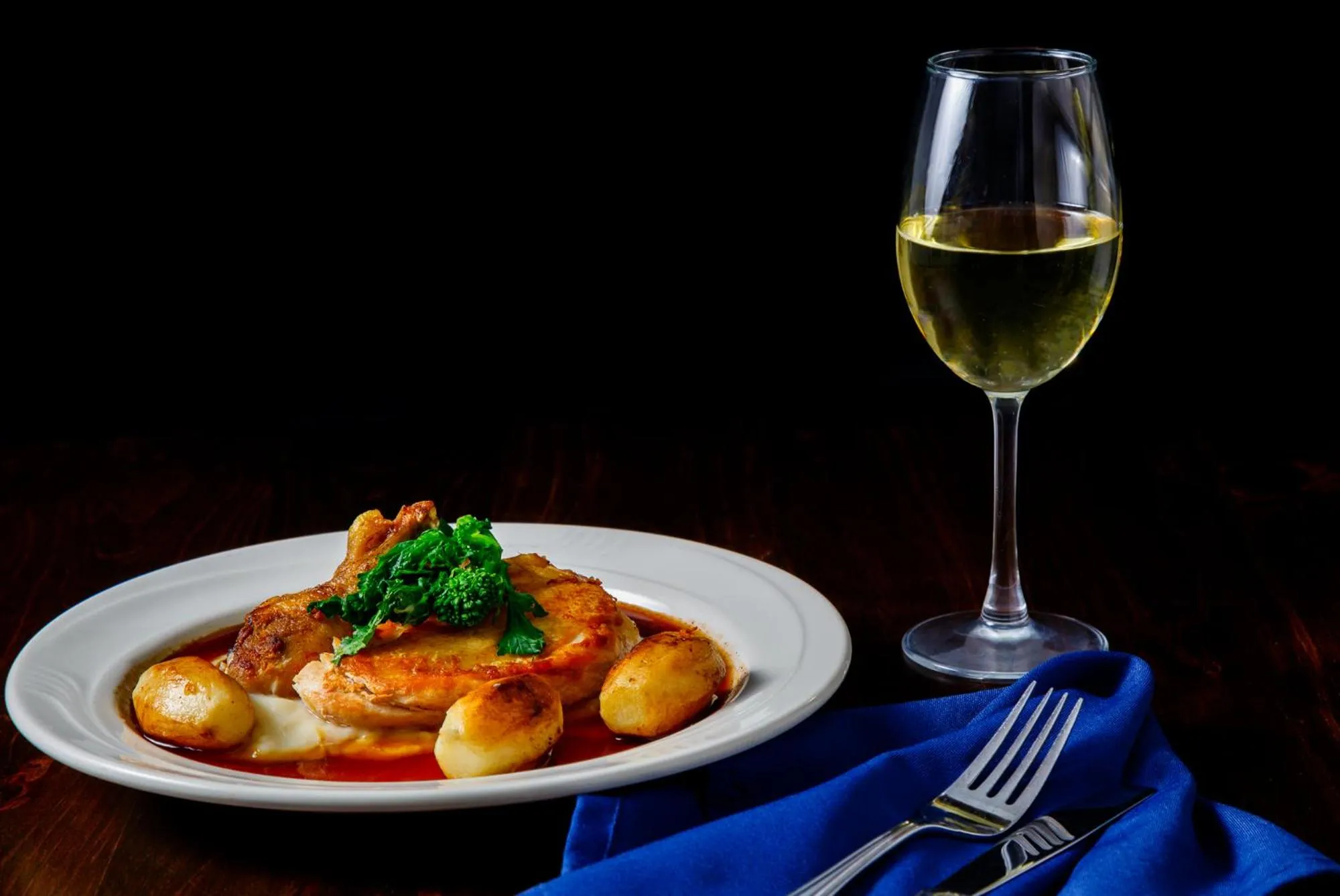 Food and drinks in East Wind Inn & Suites