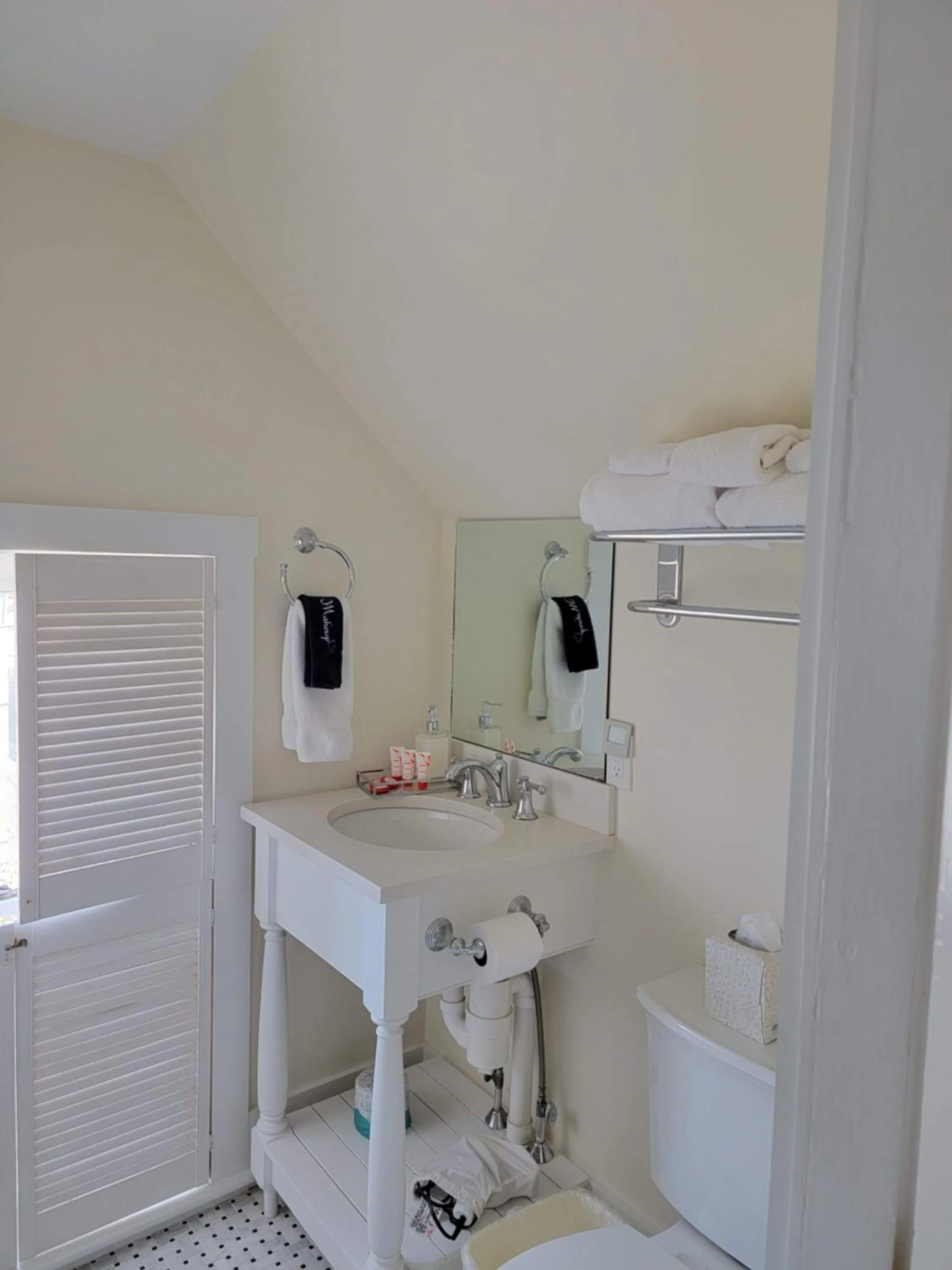 Bathroom in East Wind Inn & Suites