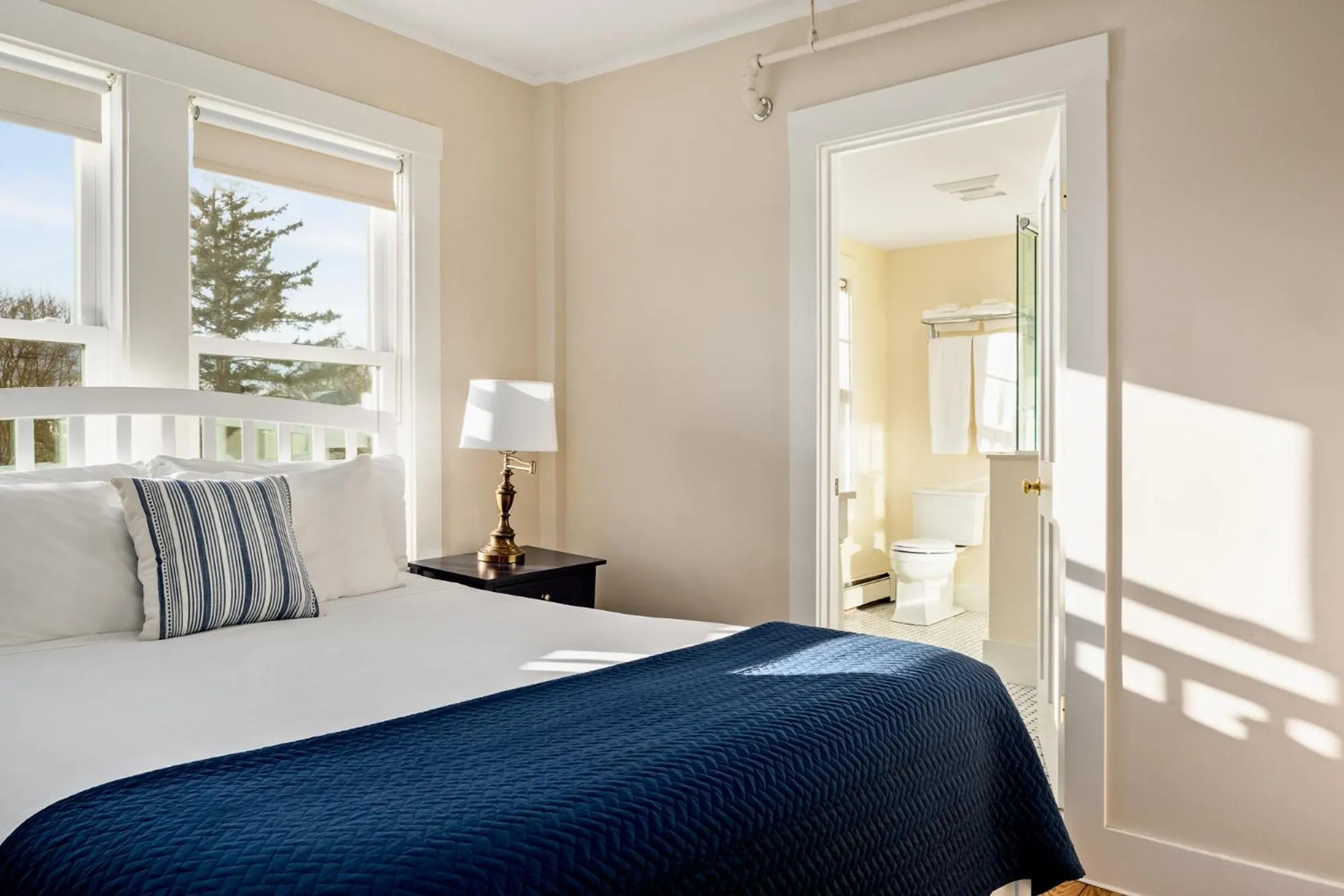 Bed in East Wind Inn & Suites