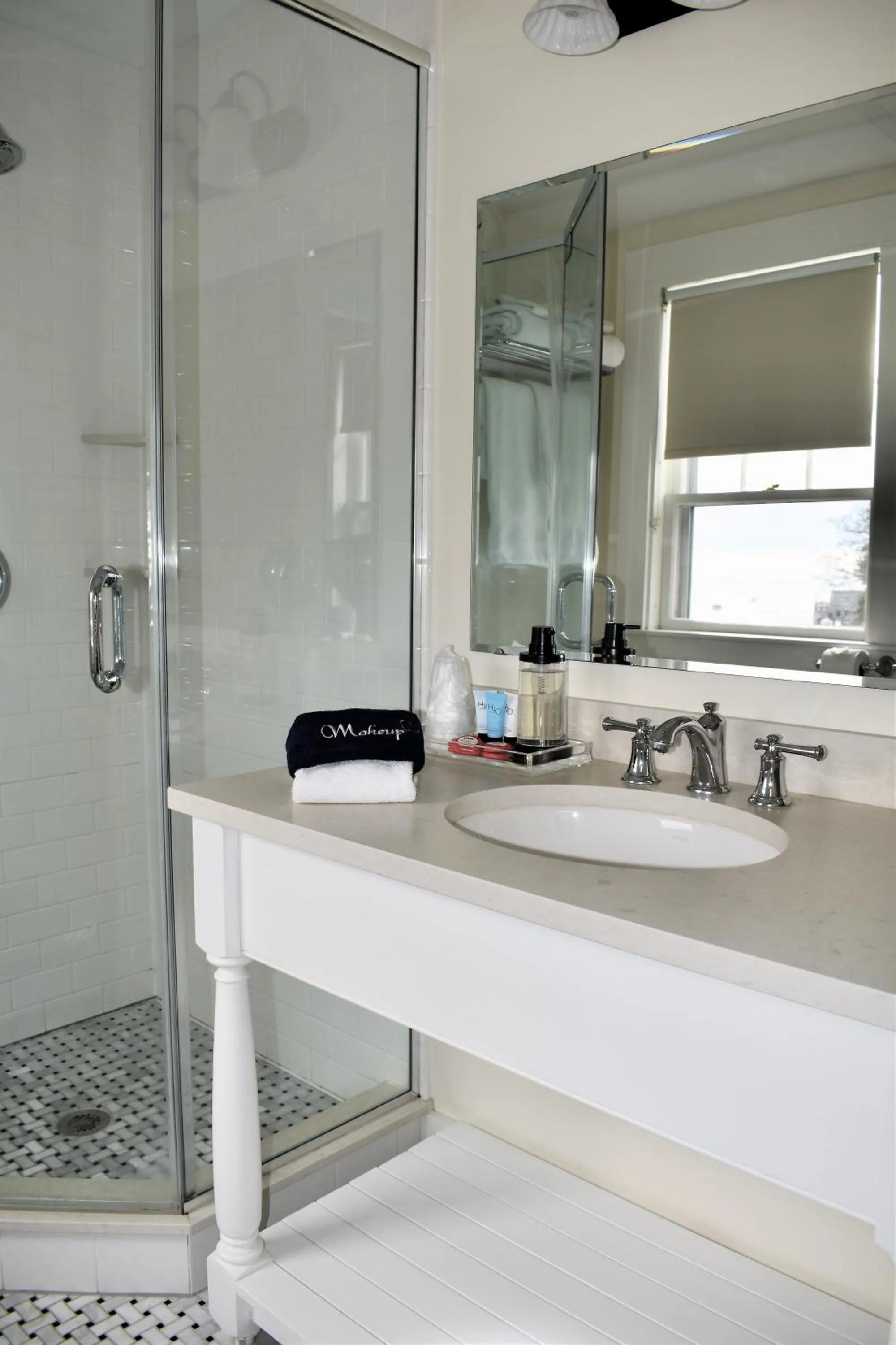 Bathroom in East Wind Inn & Suites