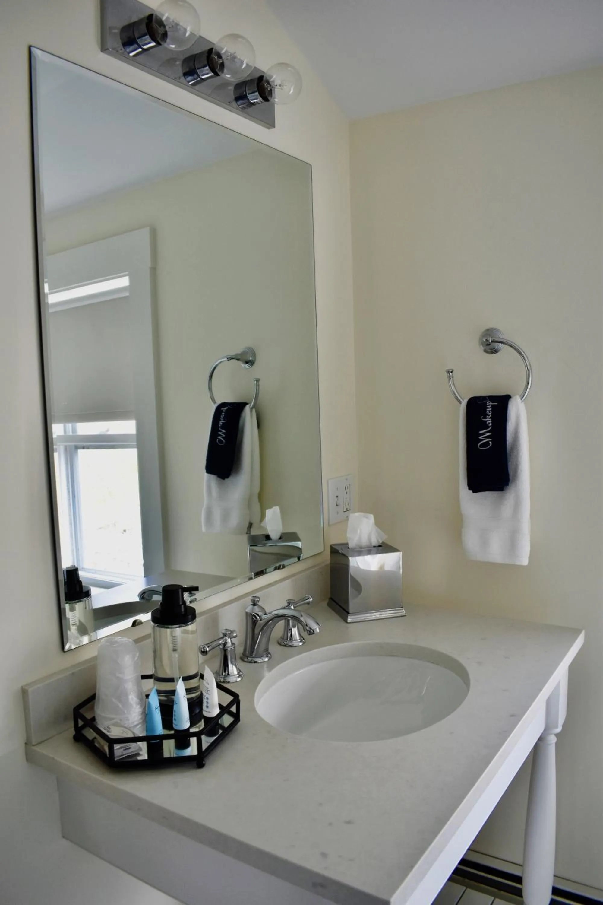 Bathroom in East Wind Inn & Suites