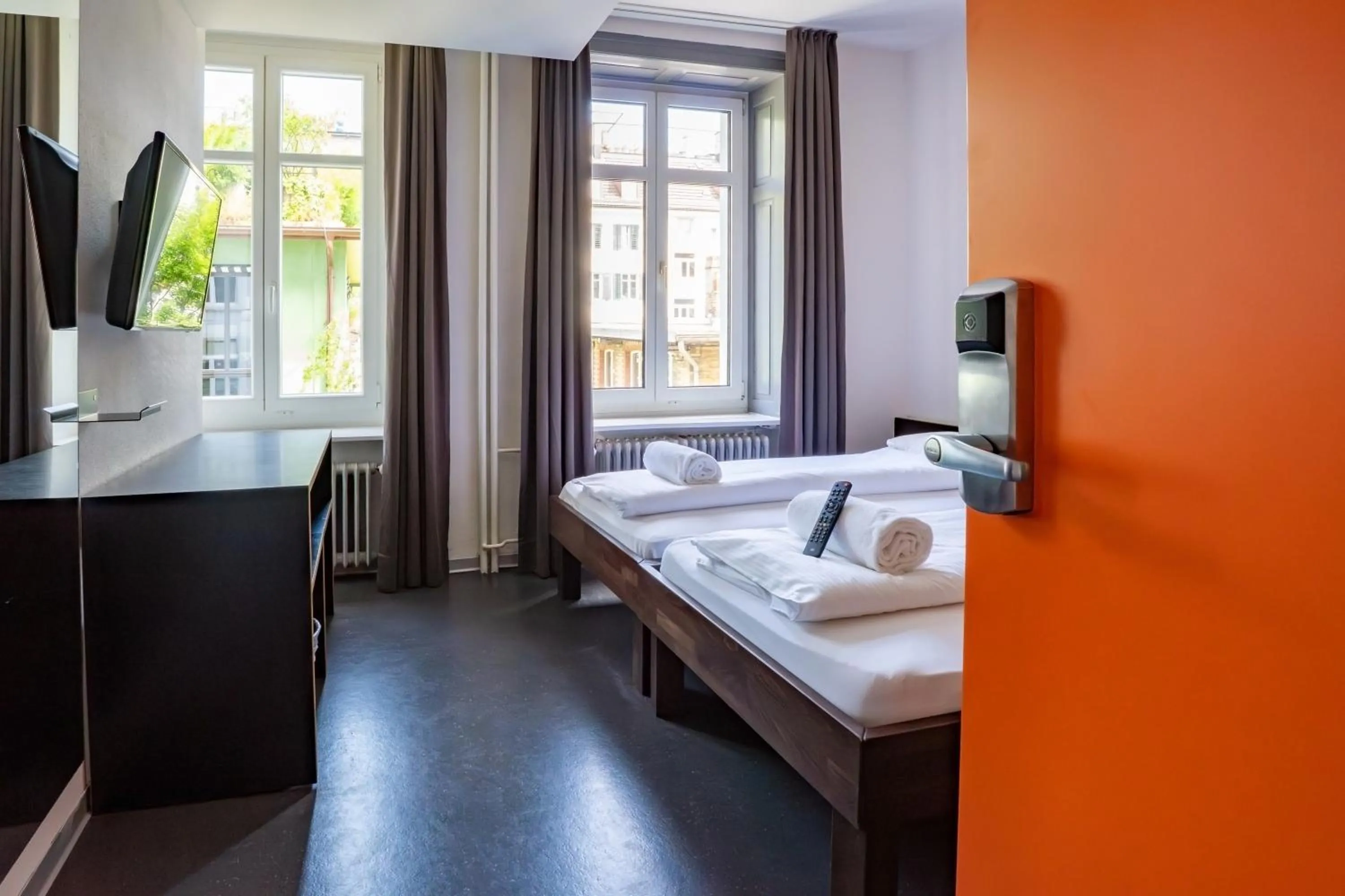 Photo of the whole room, Bed in easyHotel Zürich City Centre