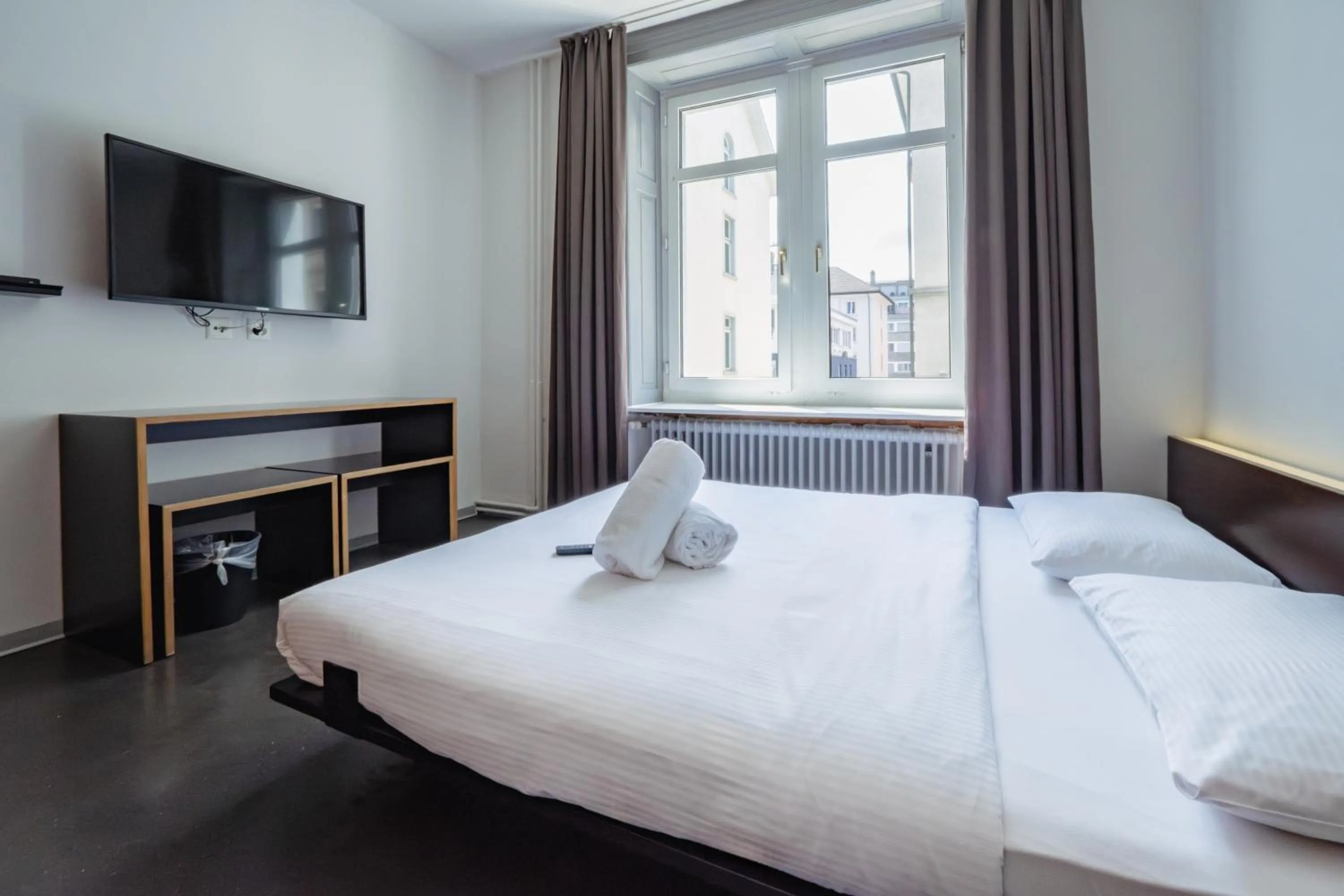 Photo of the whole room, Bed in easyHotel Zürich City Centre