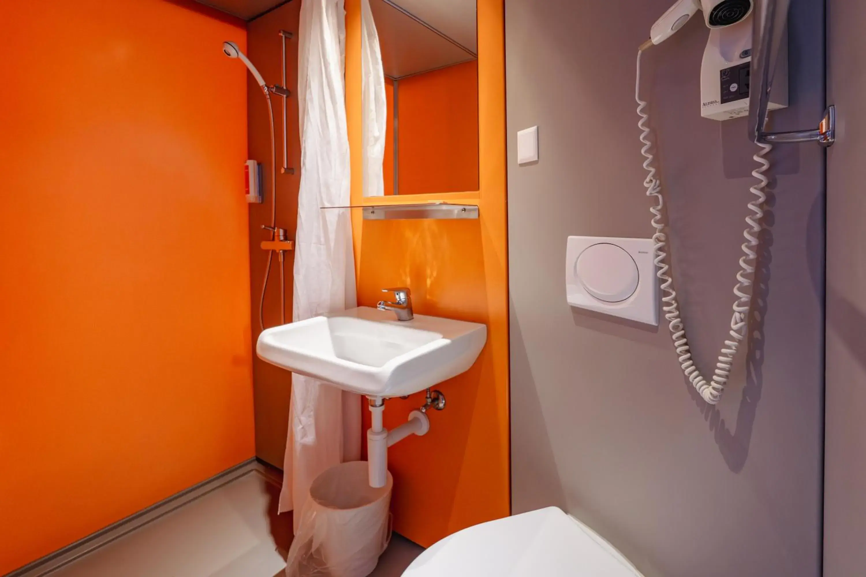 Twin Room in easyHotel Zürich City Centre Twin Room in easyHotel Zürich City Centre