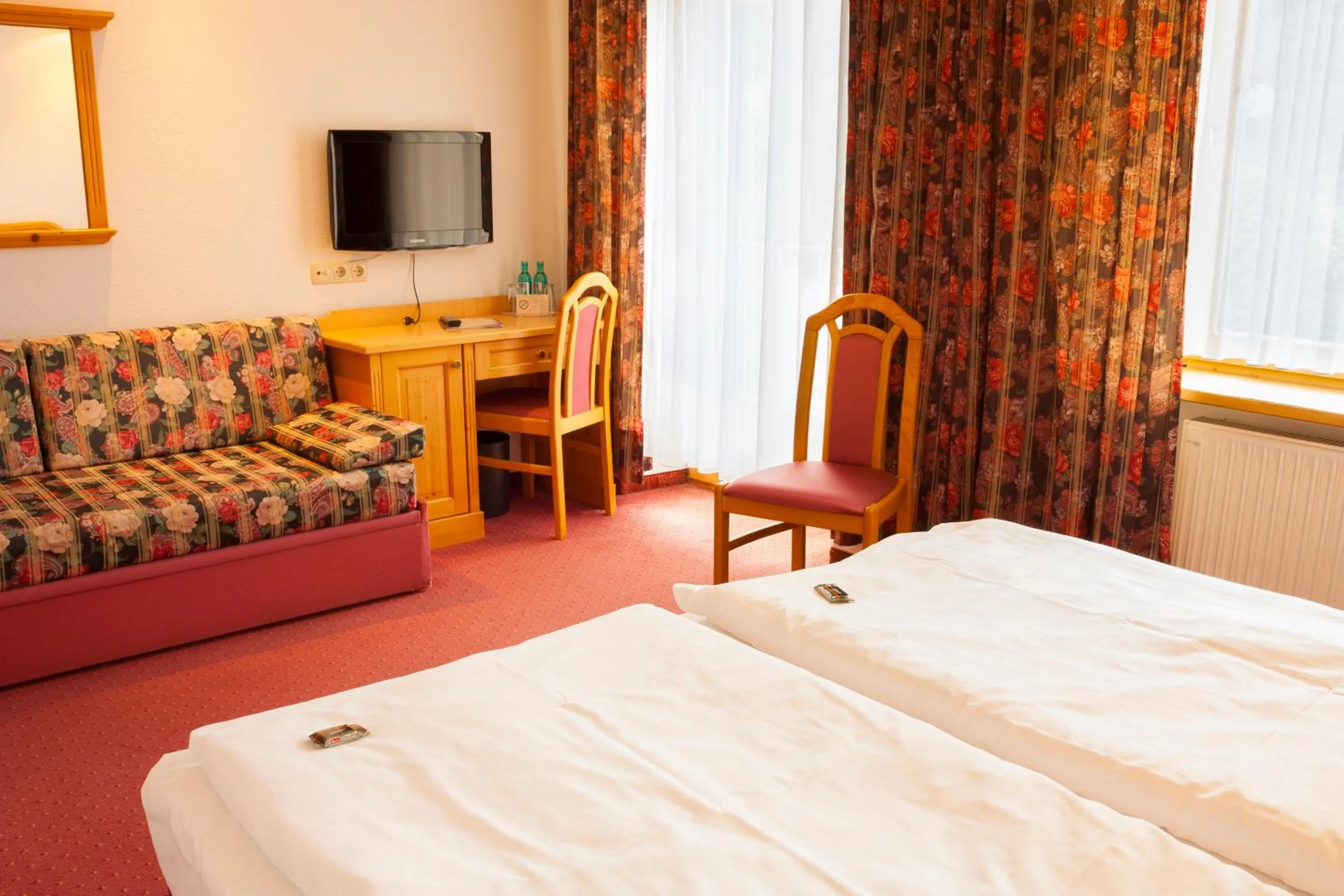 Photo of the whole room, Bed in Elbhotel Bad Schandau