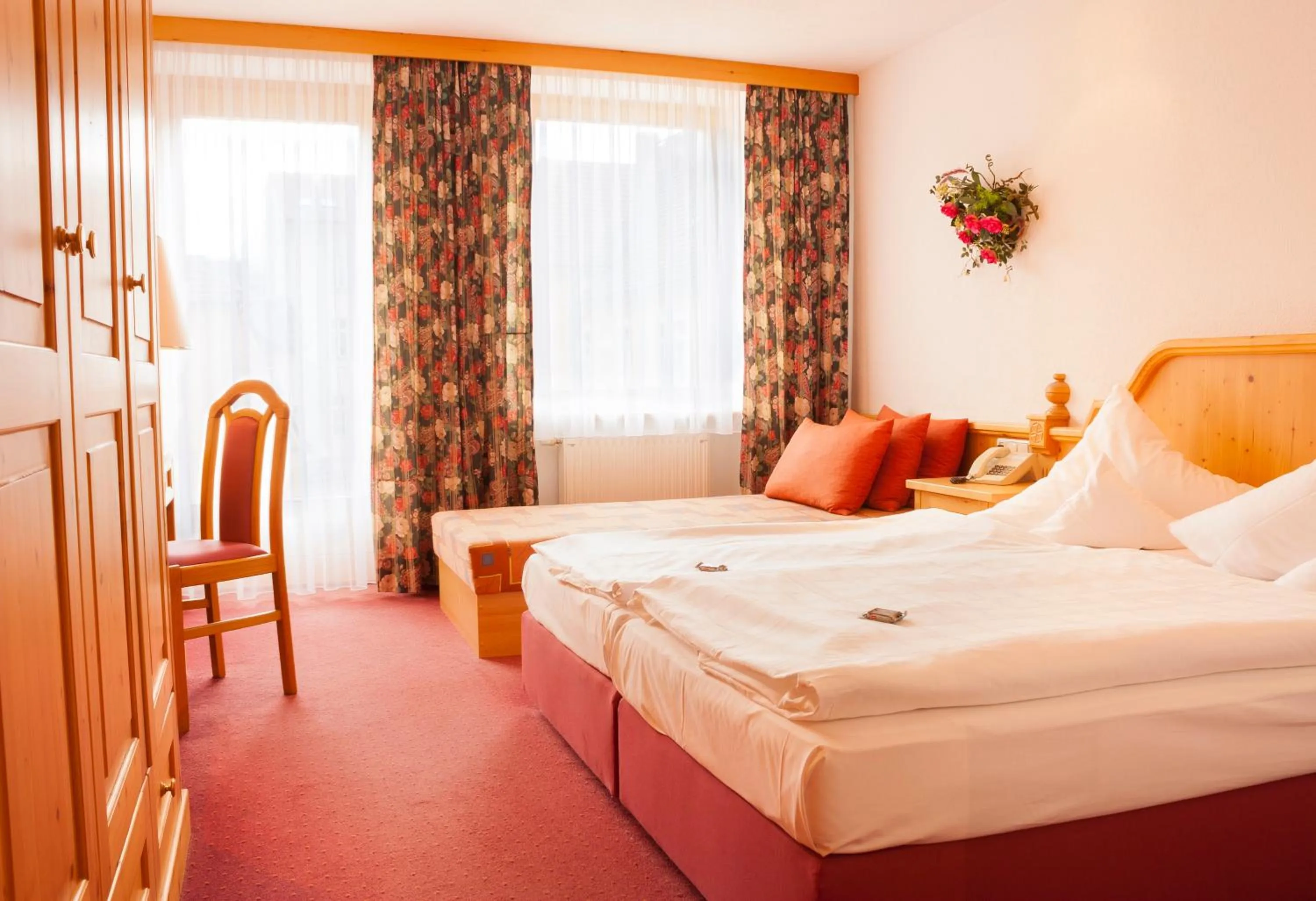 Photo of the whole room, Bed in Elbhotel Bad Schandau