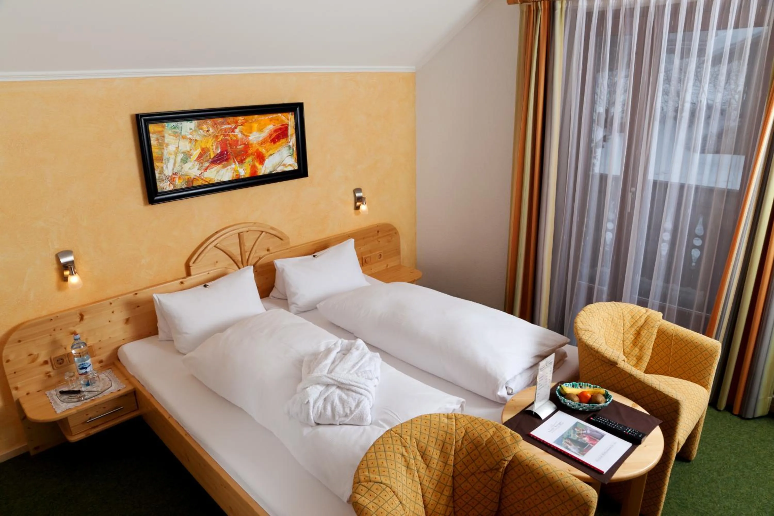 Photo of the whole room, Bed in Hotel Garni Burger