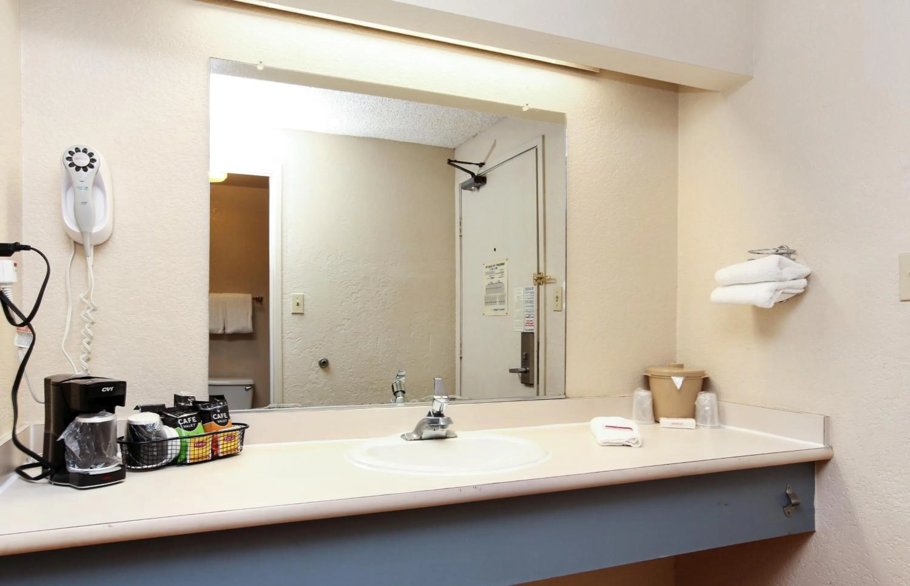 Bathroom in Red Roof Inn Santa Ana