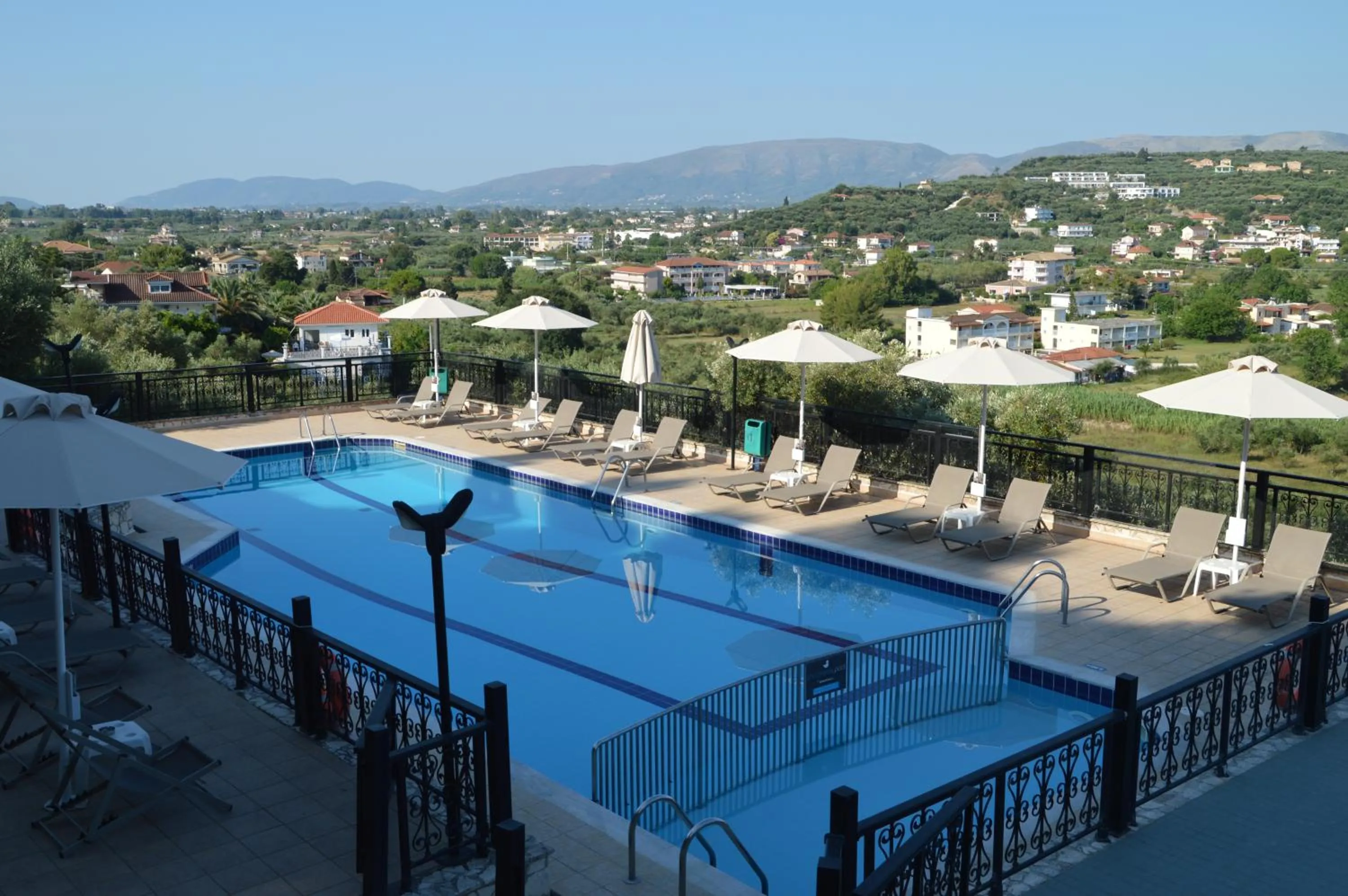 Restaurant/places to eat in Zante Palace