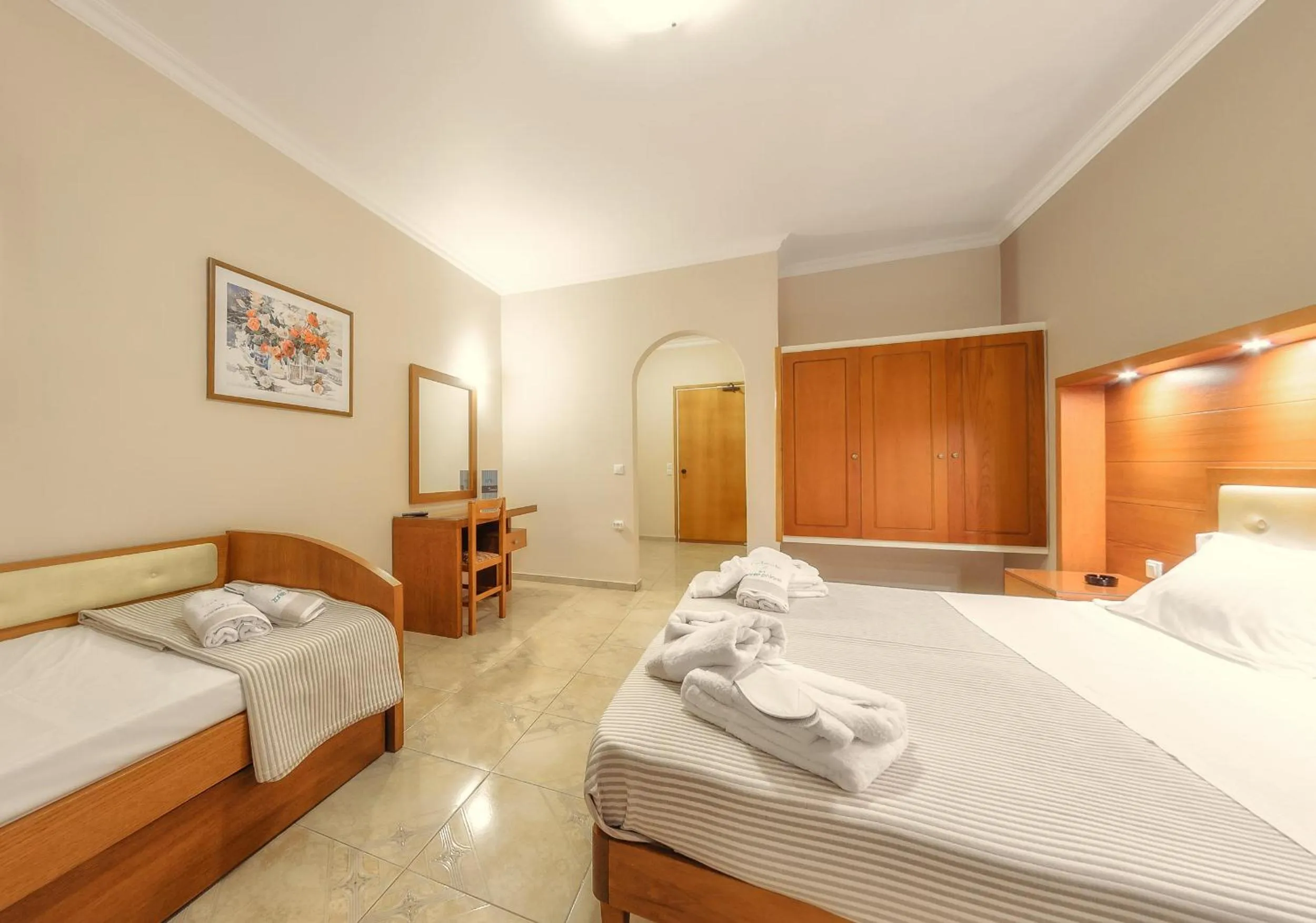 Photo of the whole room, Bed in Zante Palace