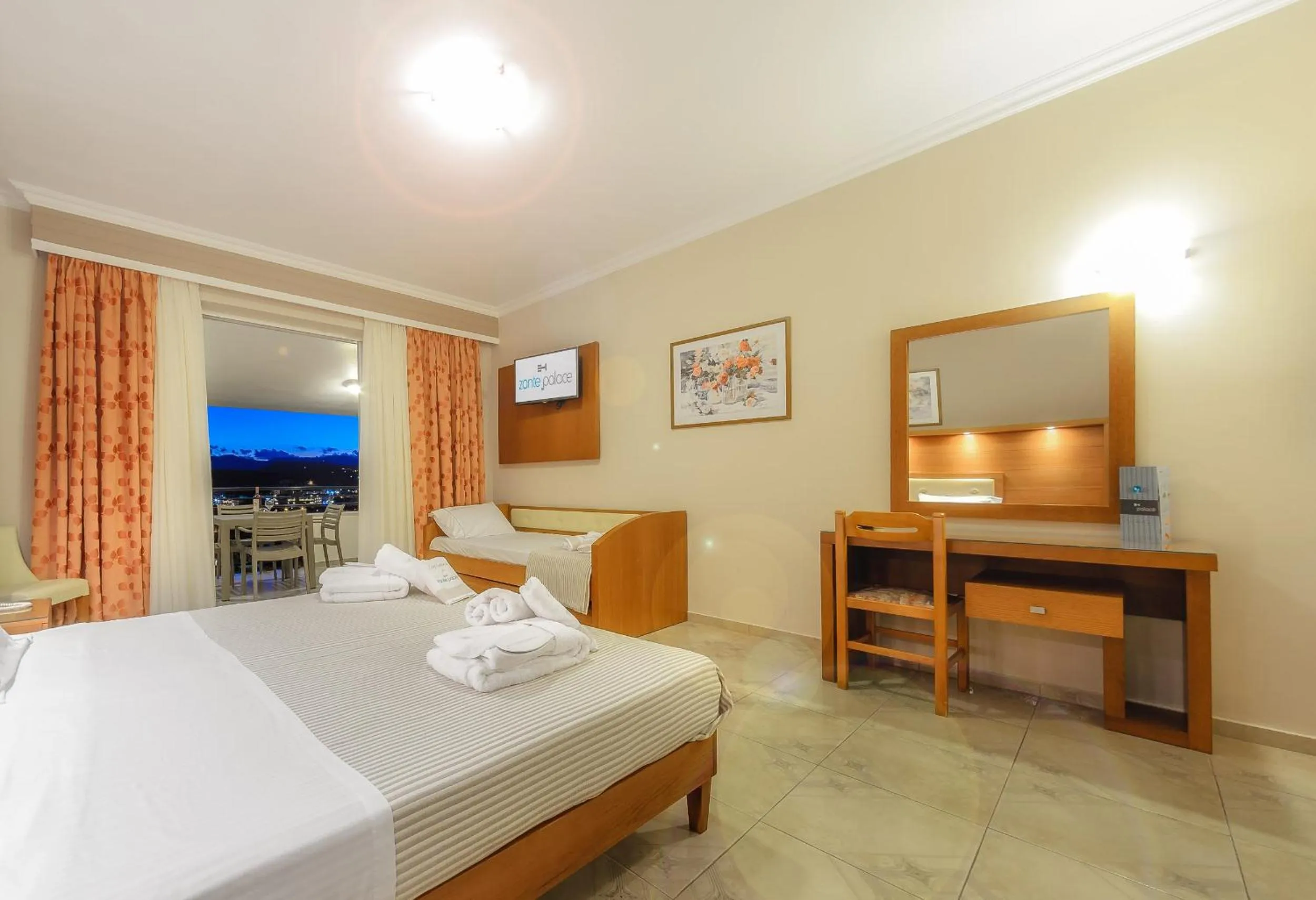 Photo of the whole room, Bed in Zante Palace