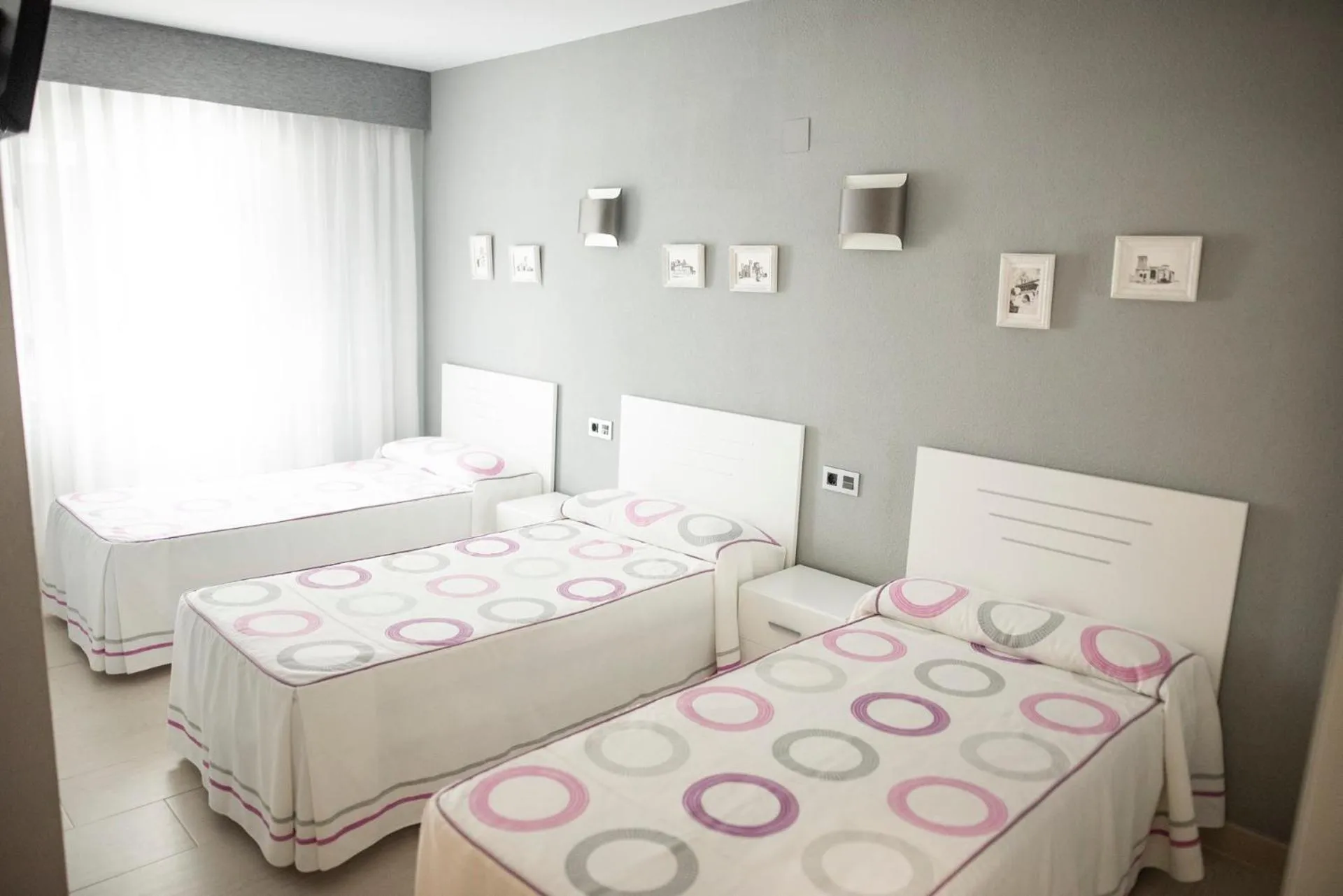 Triple Room (3 single Beds) in Hostal La Corte