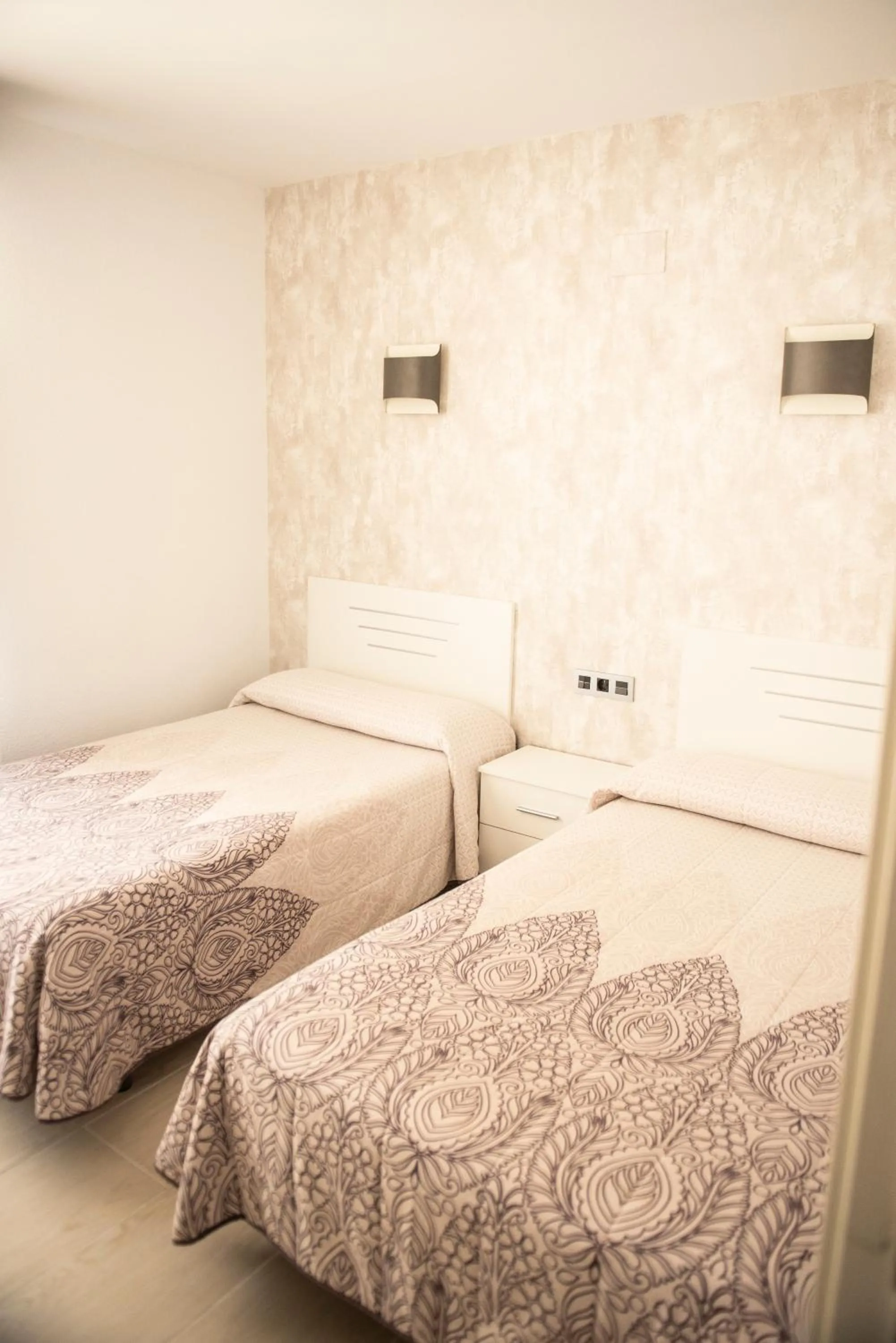 Twin Room in Hostal La Corte