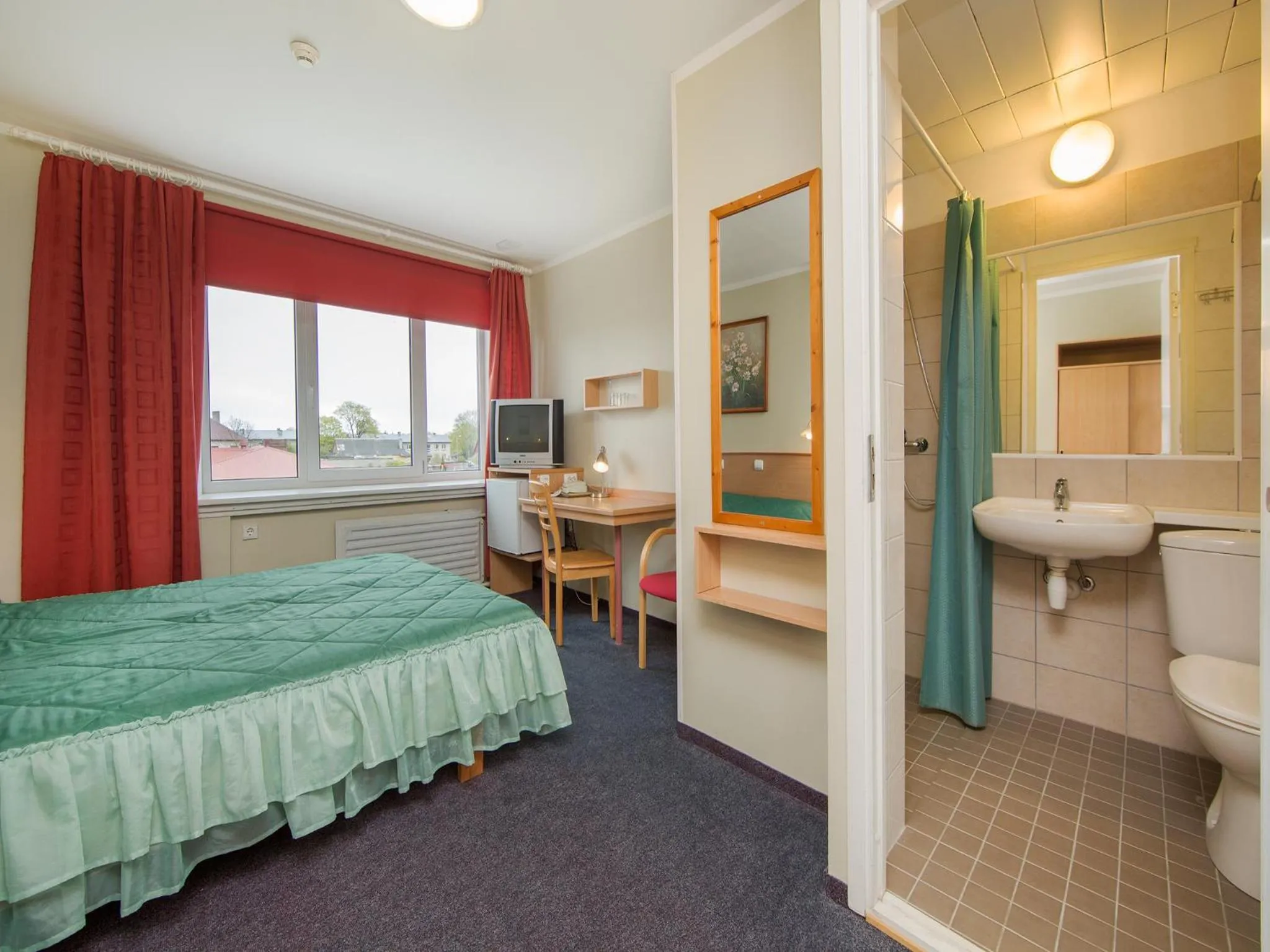 Bathroom, Bed in Arabella Hotel