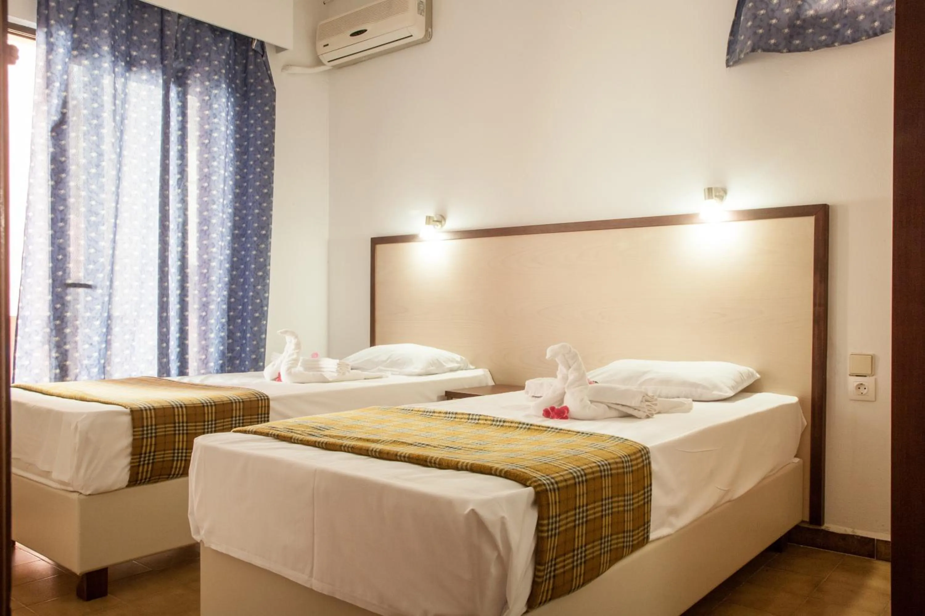 Bedroom, Bed in Ekavi Apartments