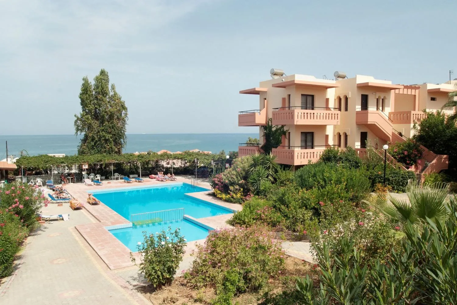 Swimming pool in Ekavi Apartments