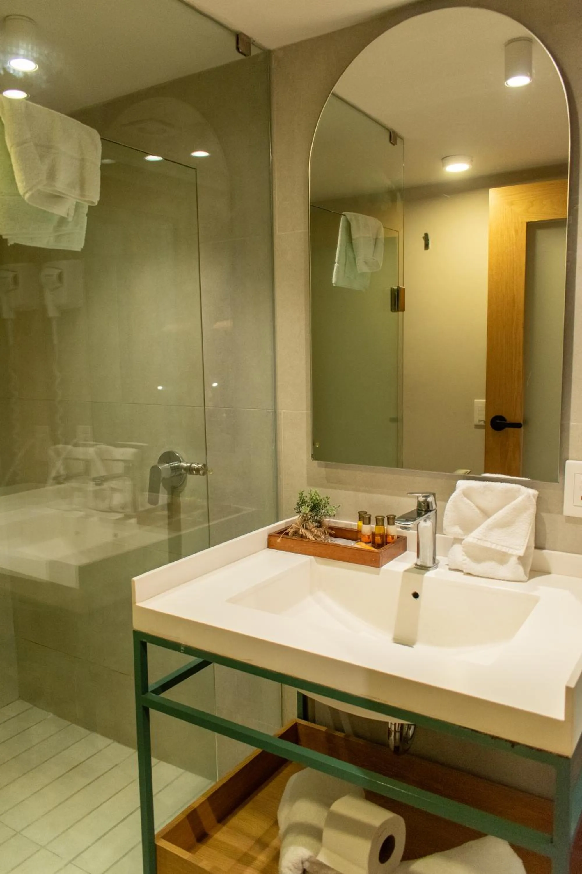 Bathroom in Oliva Plaza Hotel