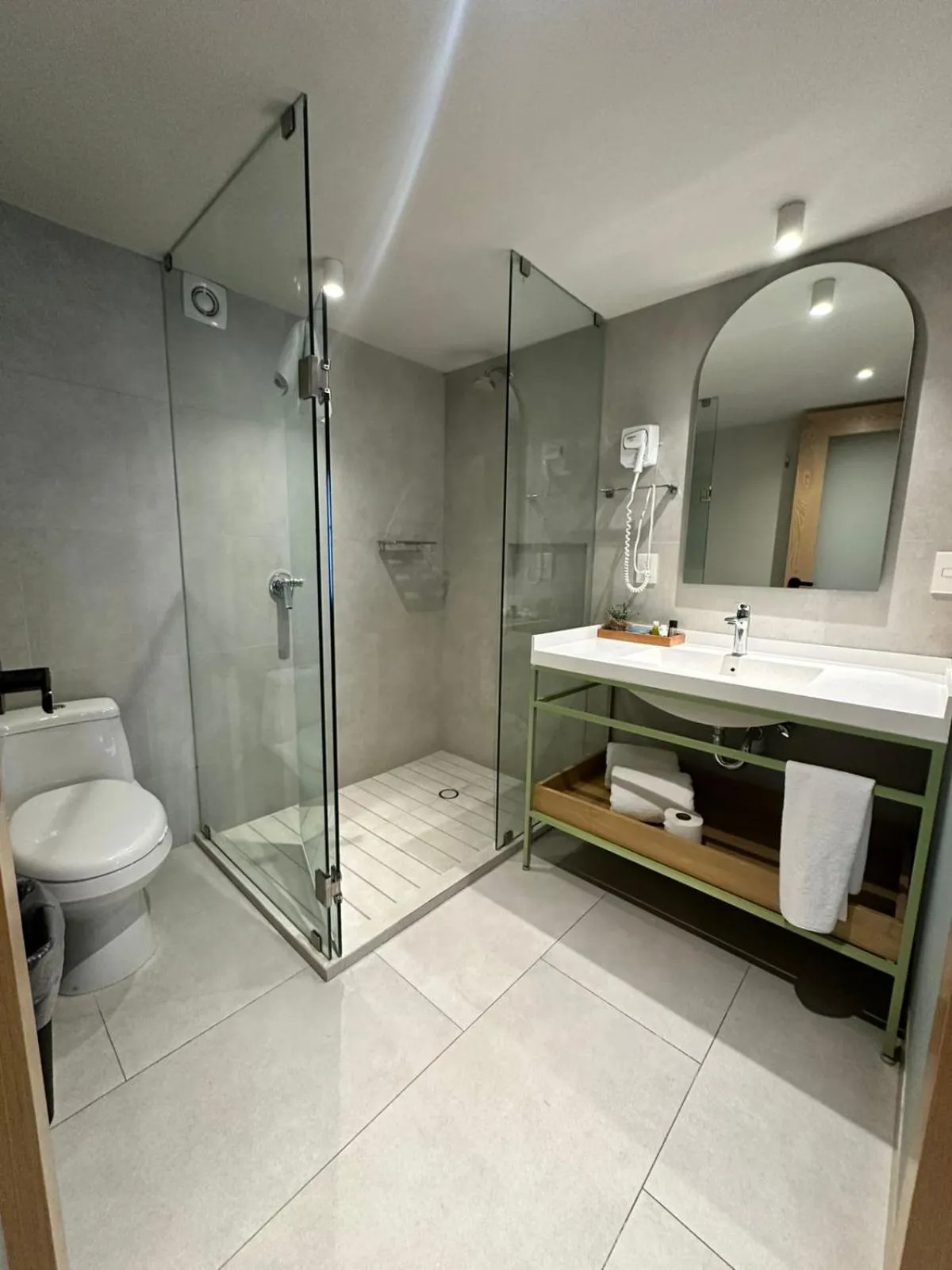 Toilet in Oliva Plaza Hotel