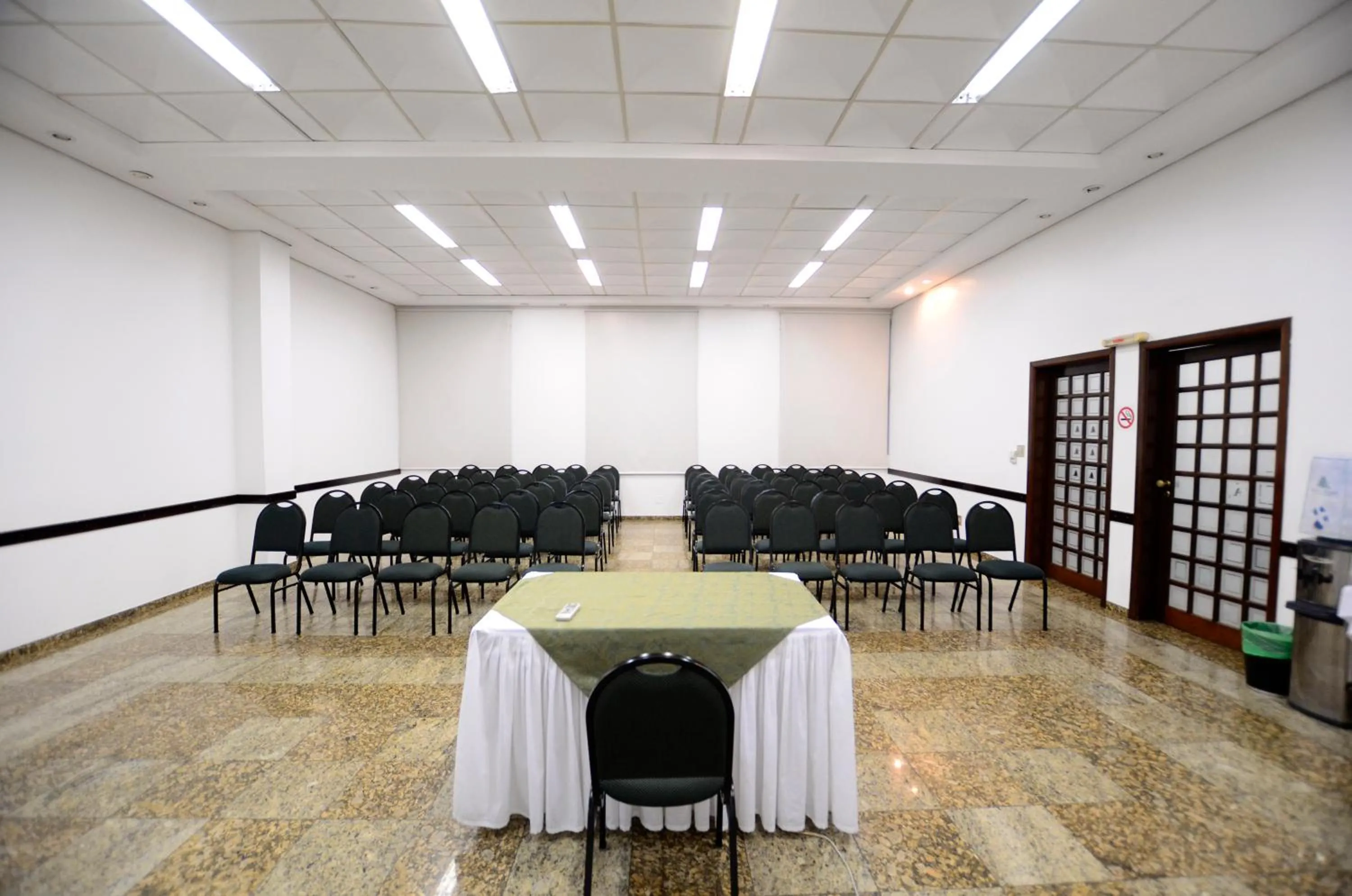 Business facilities in Cedro Hotel