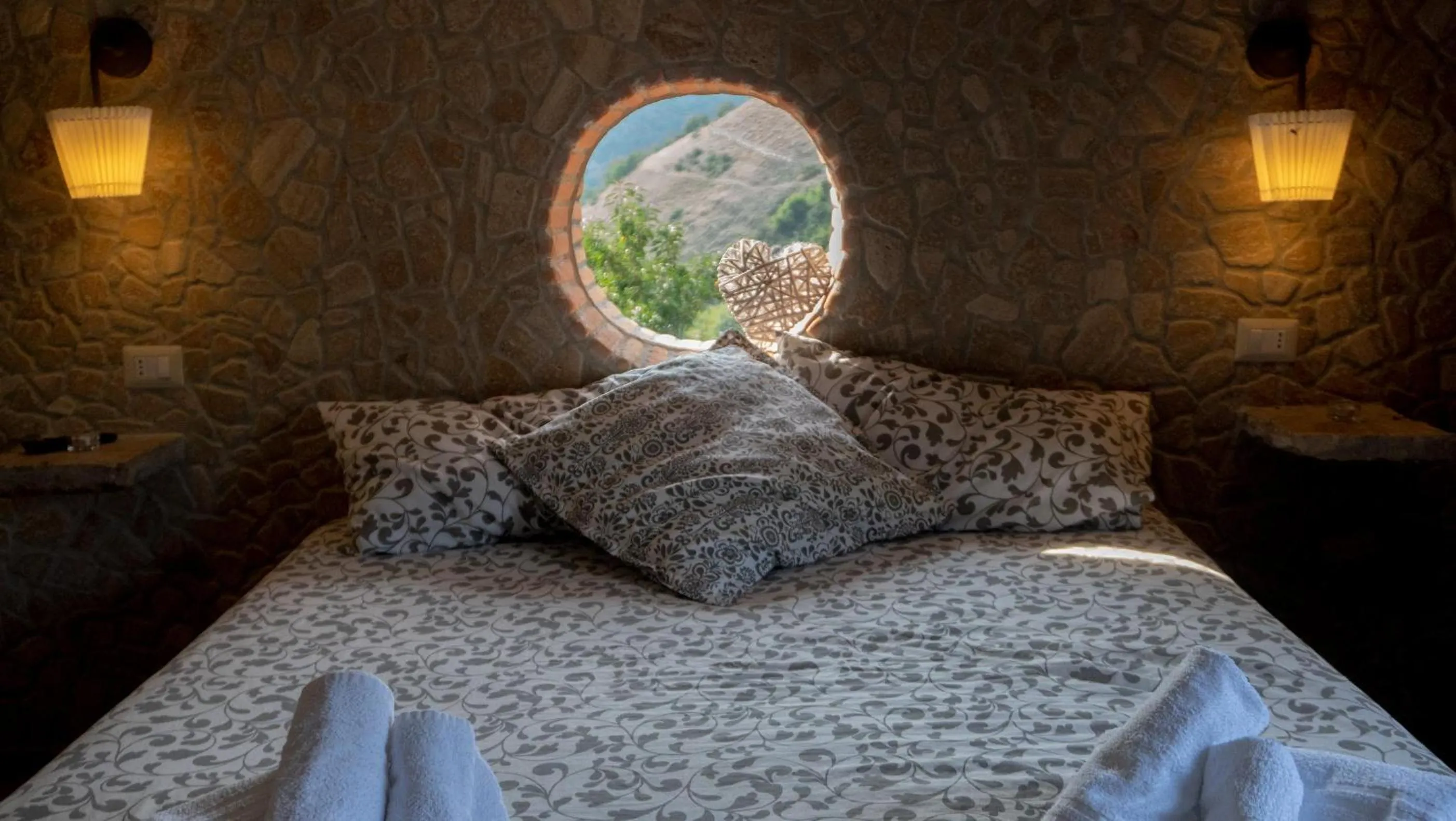 Photo of the whole room, Bed in Guarda Che Luna