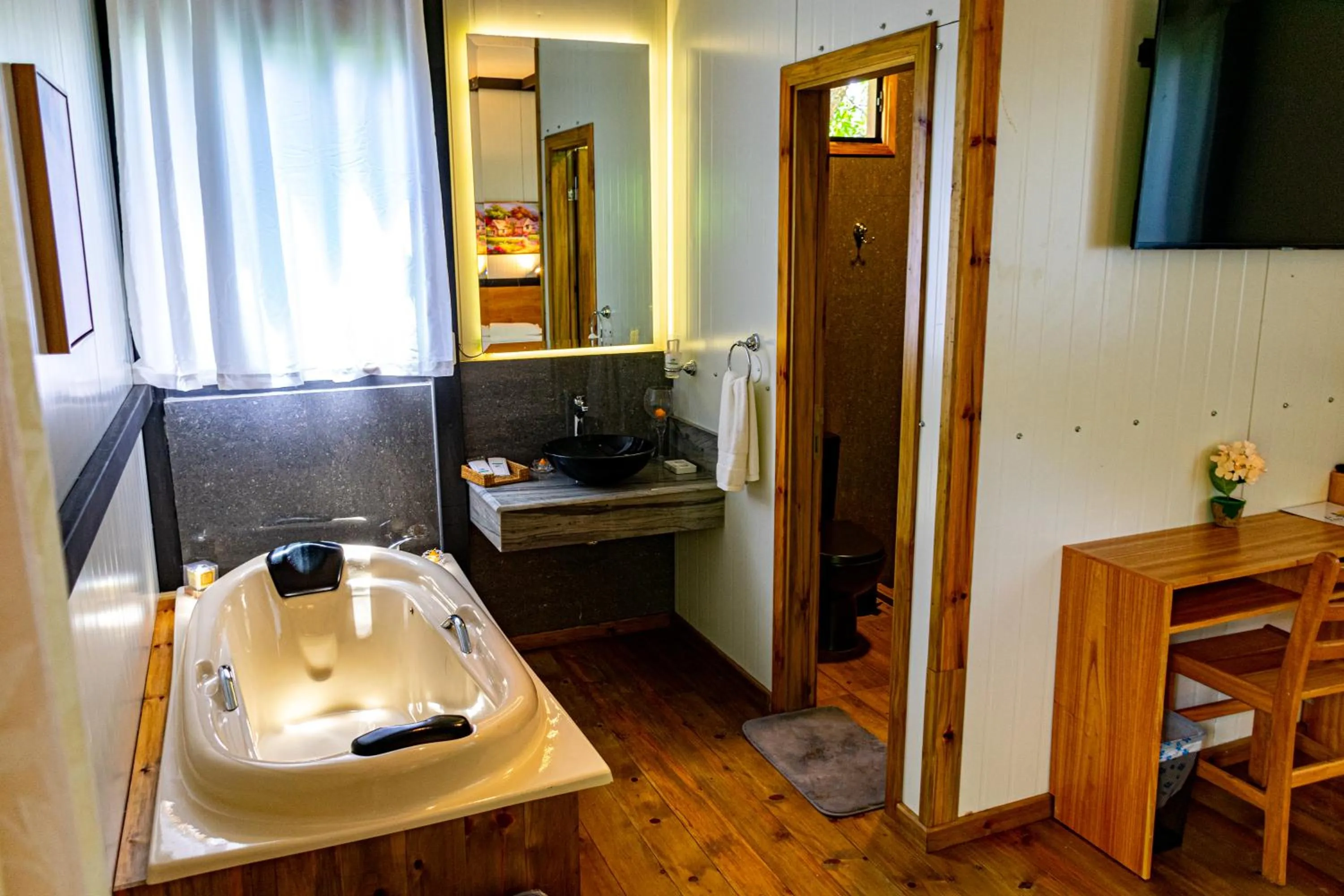 Hot Tub in Los Lagos Resort Hotel