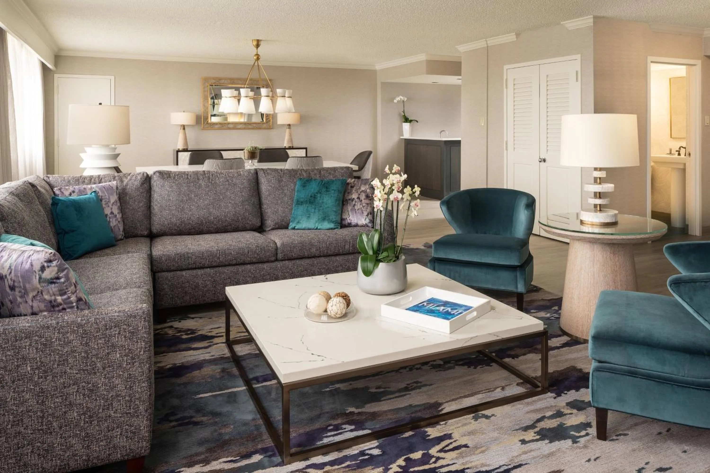 Living room in Miami Airport Marriott