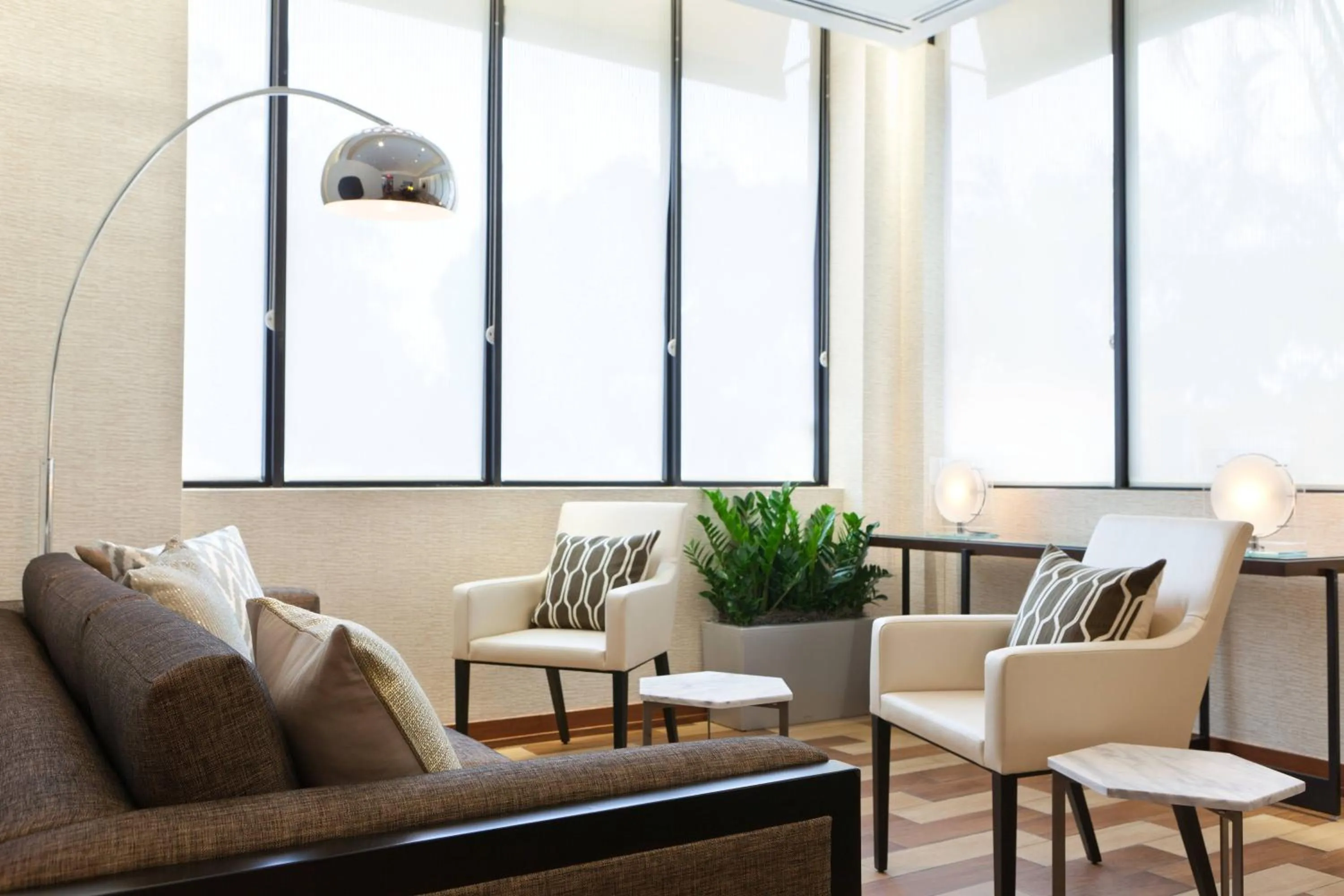 Lounge or bar in Miami Airport Marriott