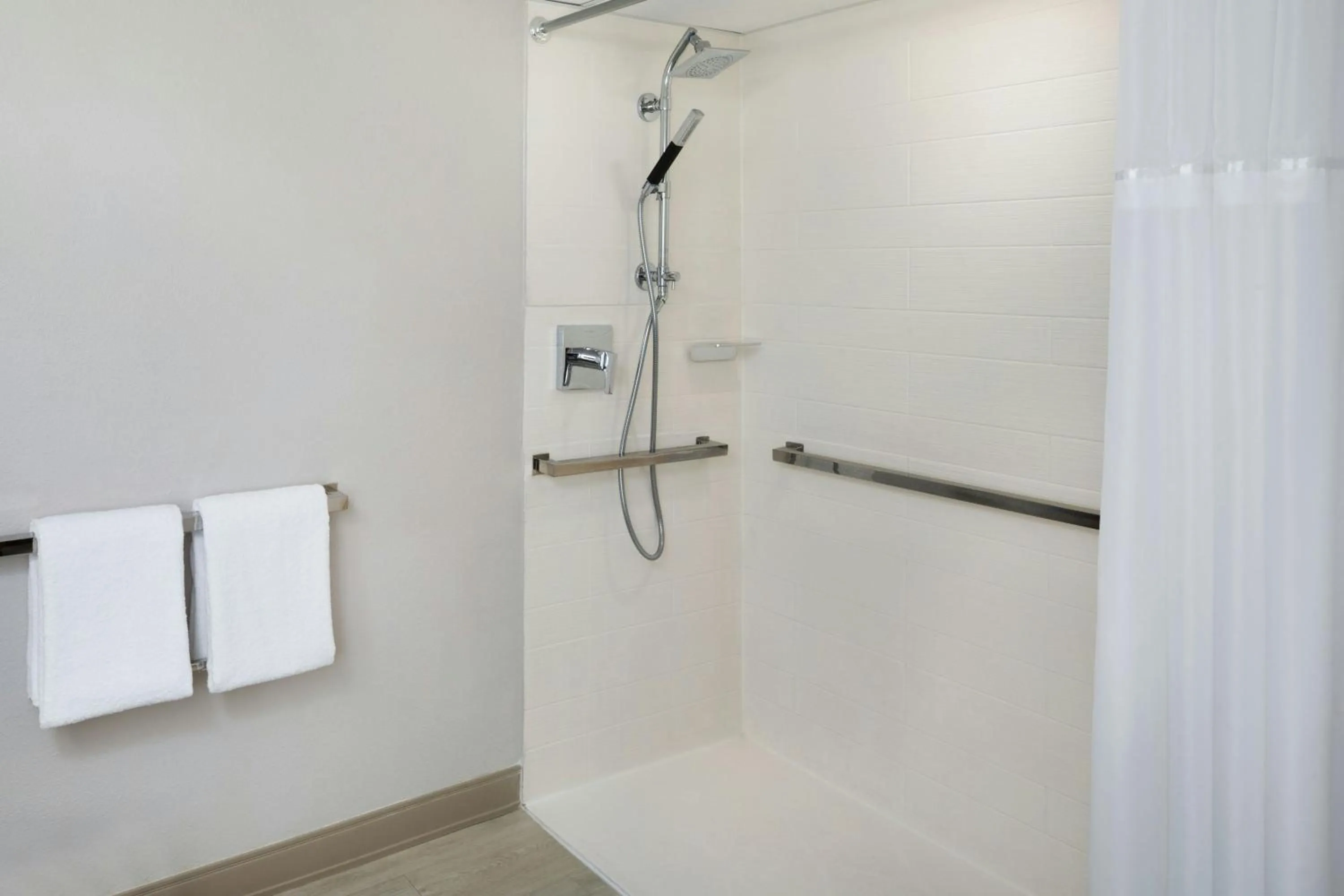 Bathroom in Miami Airport Marriott