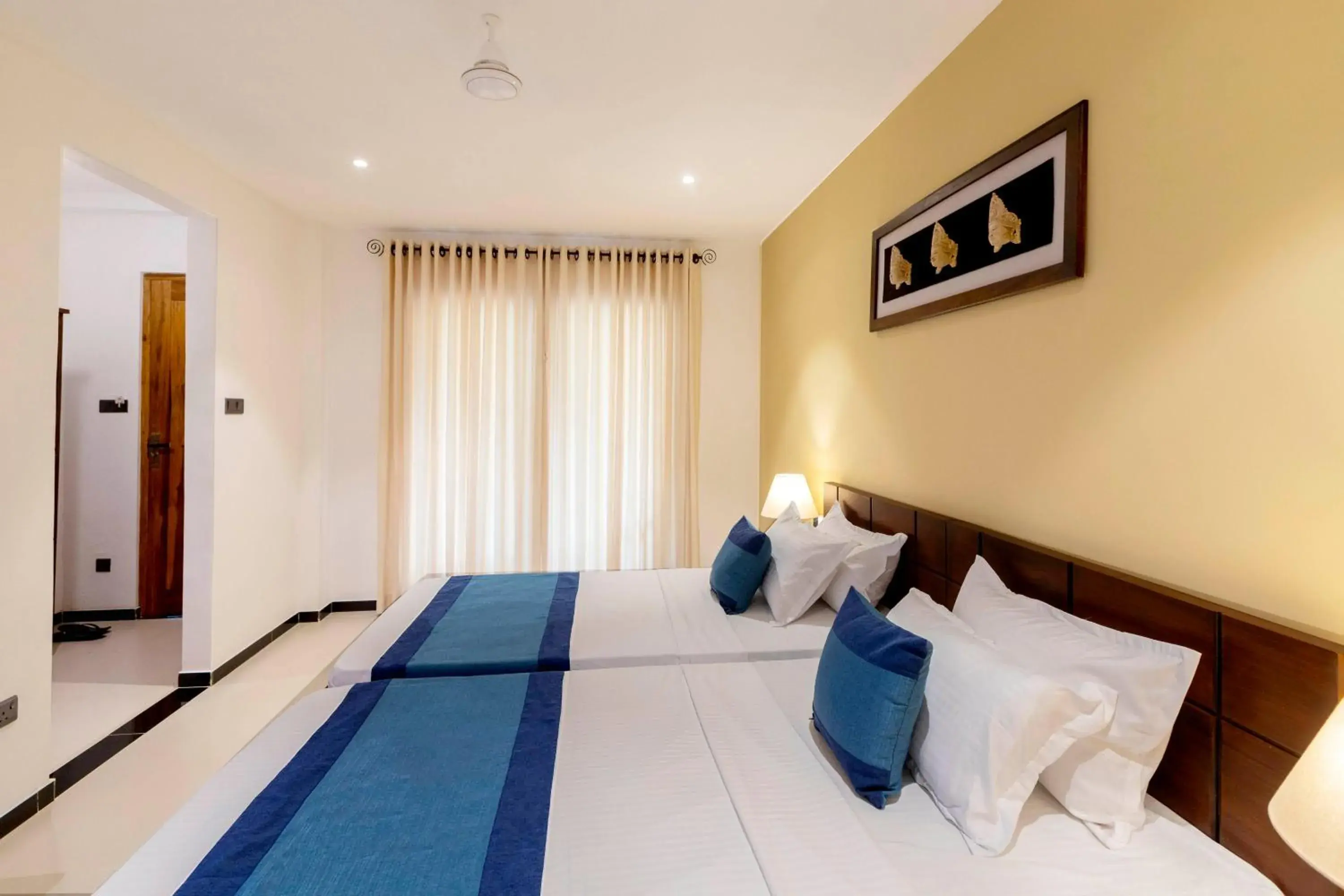 Deluxe Twin Room in Coastal Villa Mirissa Deluxe Twin Room in Coastal Villa Mirissa