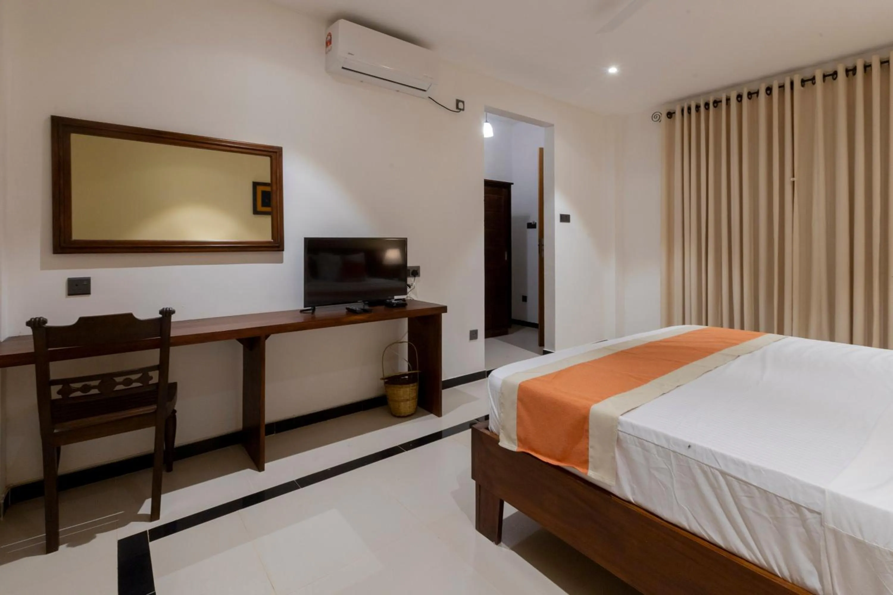 TV and multimedia, Bed in Coastal Villa Mirissa