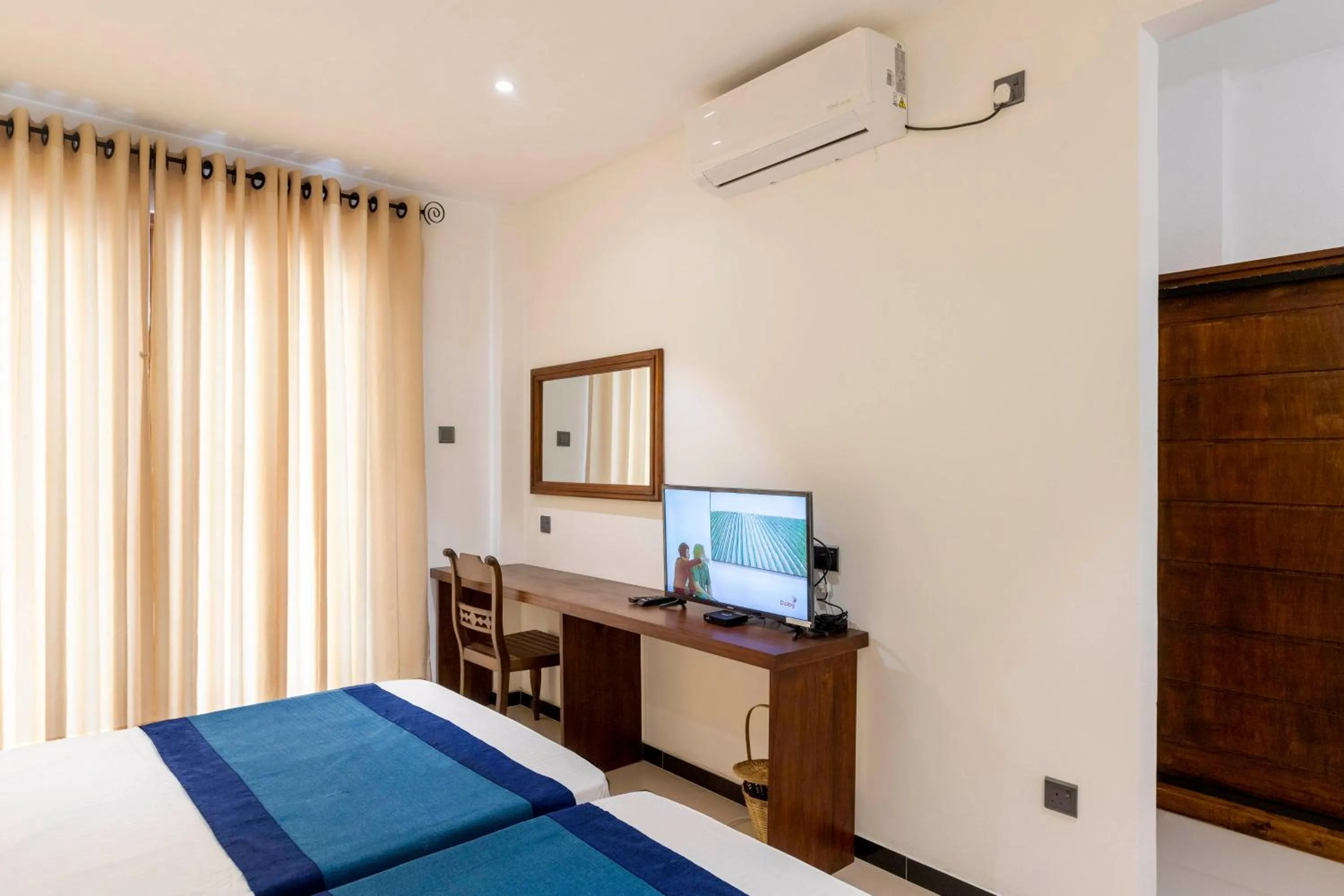 TV and multimedia, Bed in Coastal Villa Mirissa