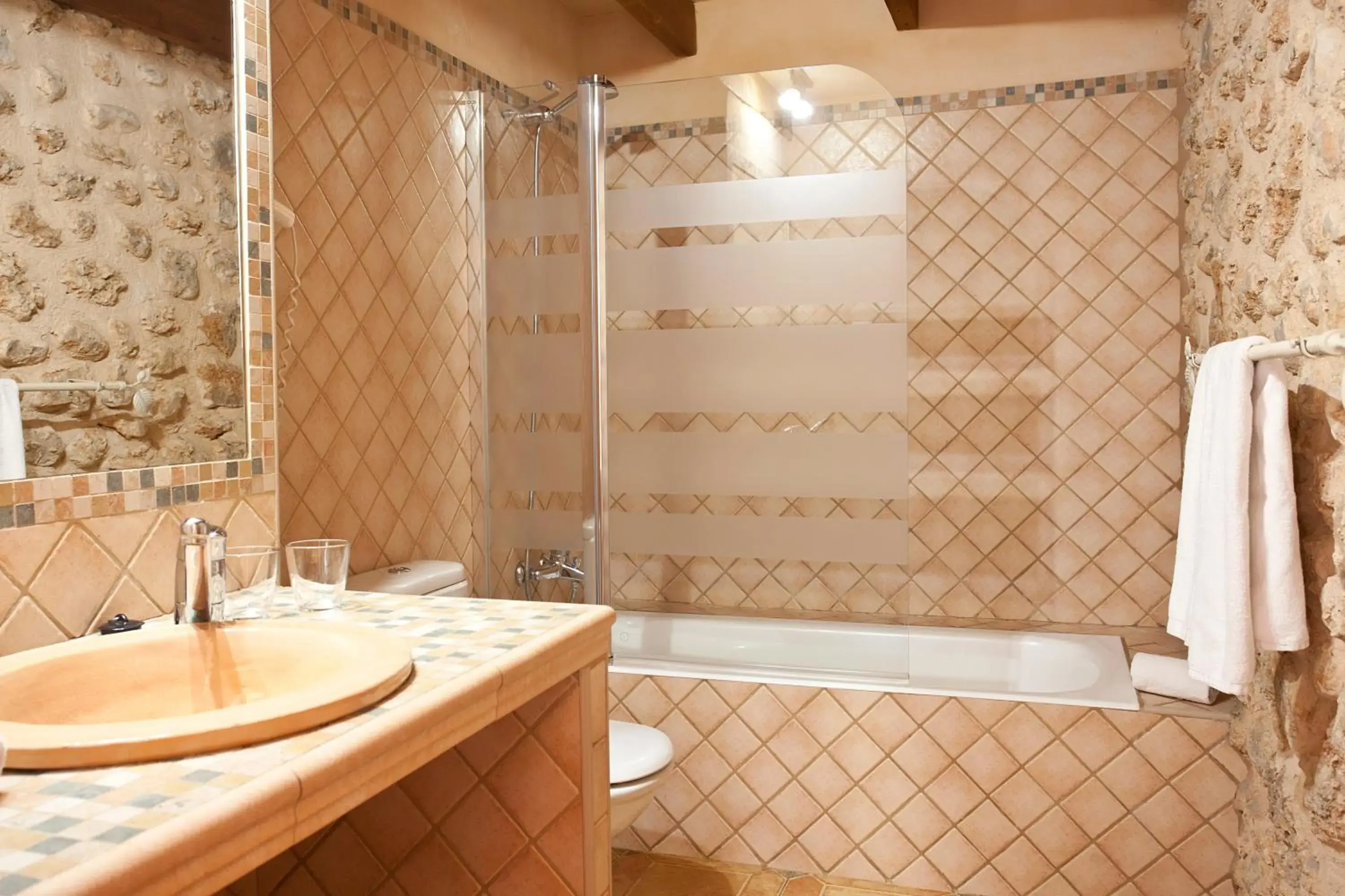 Bathroom in Agroturismo Es Quatre Cantons Bathroom in Agroturismo Es Quatre Cantons